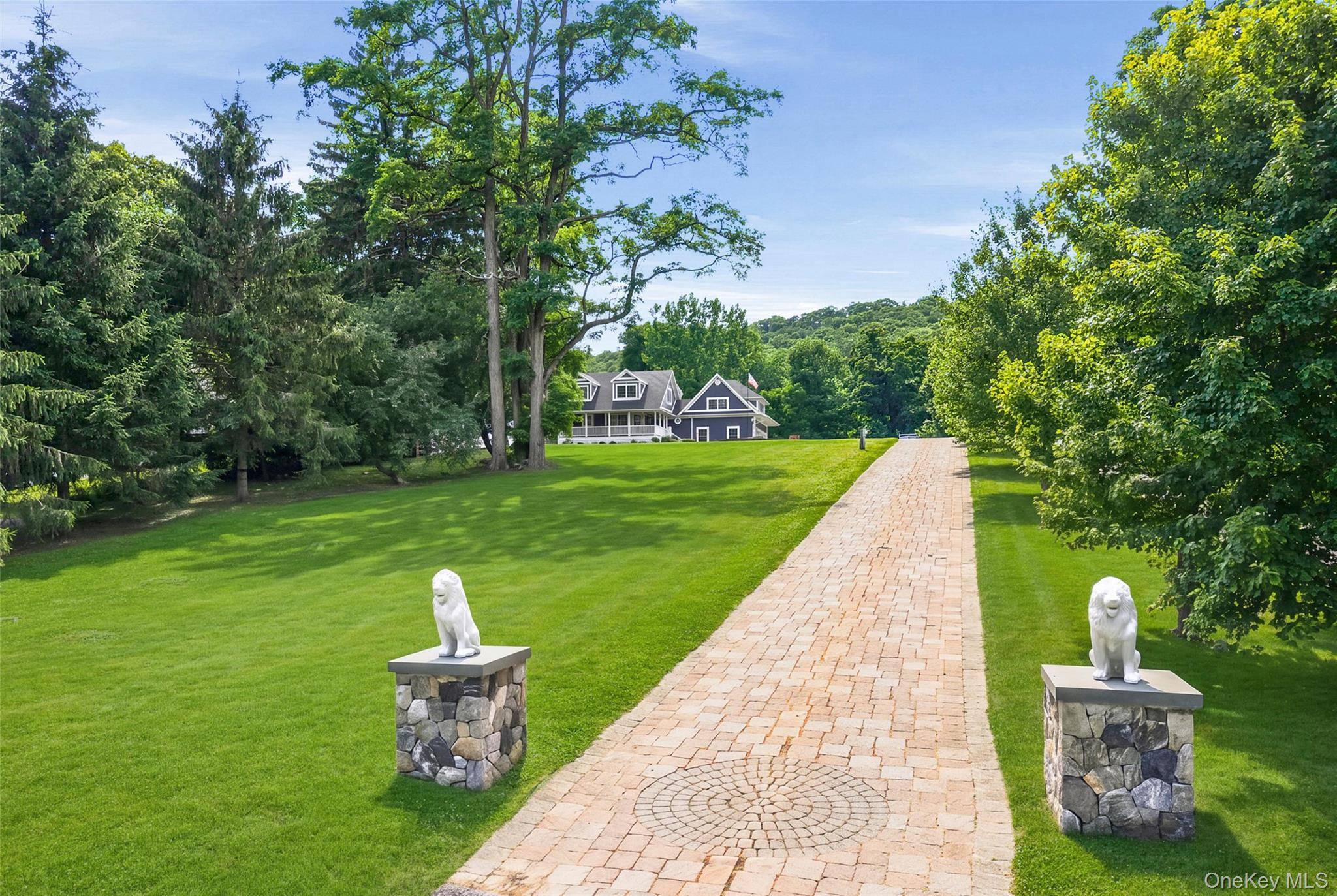 13 Gilbert LN, Putnam Valley, NY 10579
