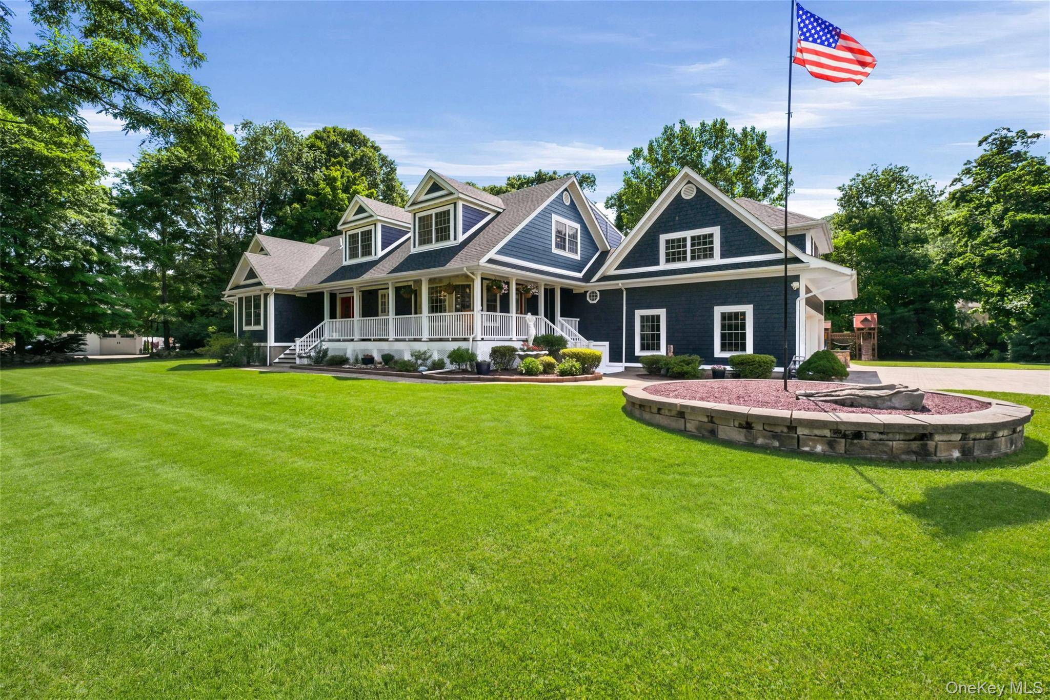 13 Gilbert LN, Putnam Valley, NY 10579