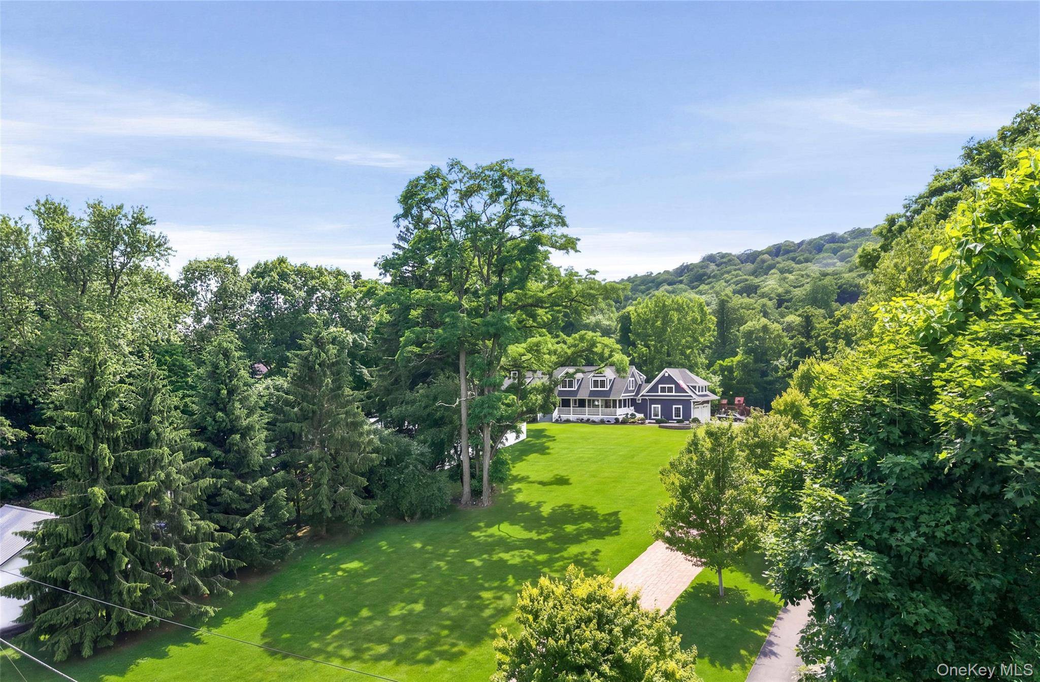 13 Gilbert LN, Putnam Valley, NY 10579