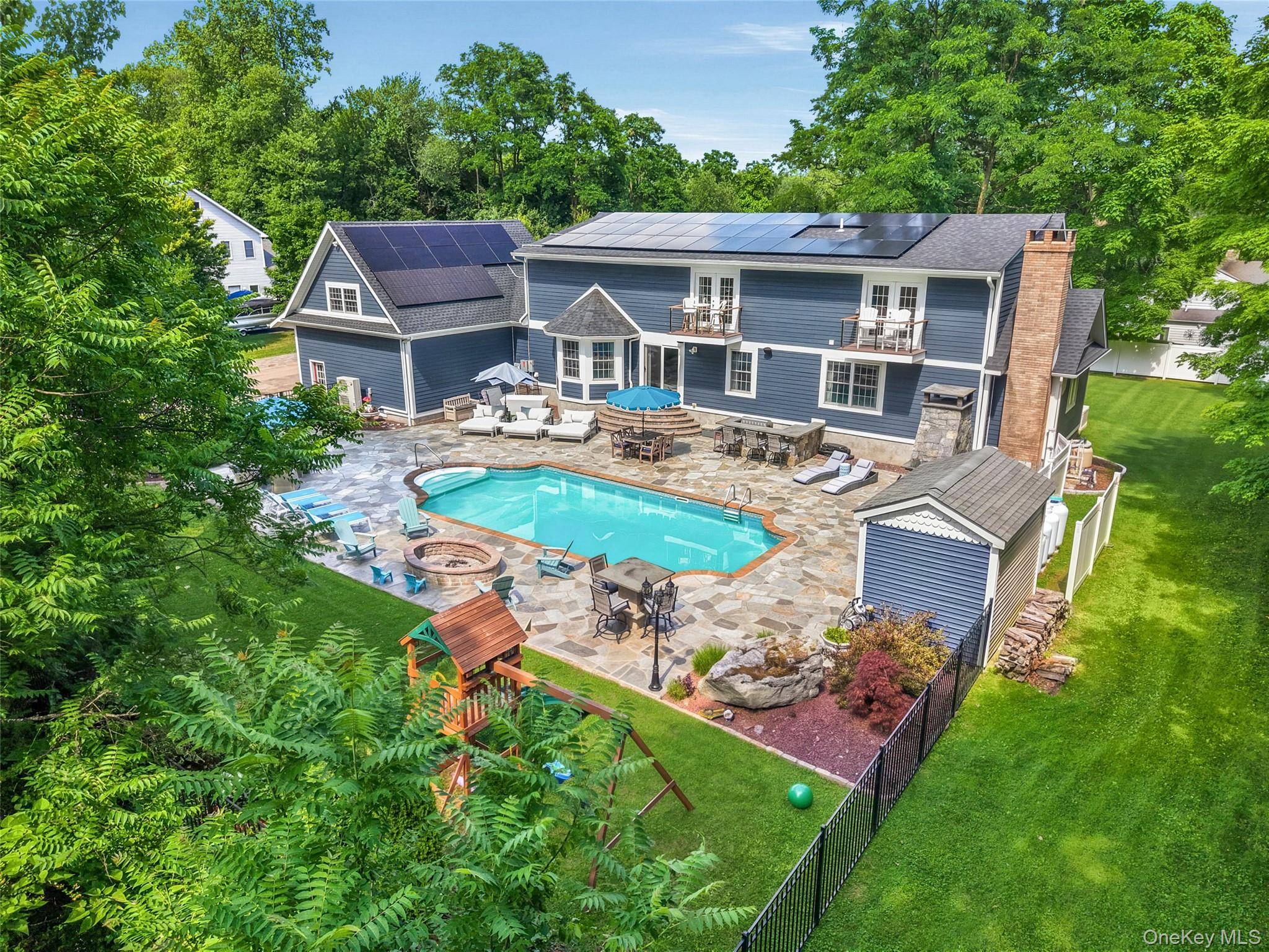 13 Gilbert LN, Putnam Valley, NY 10579