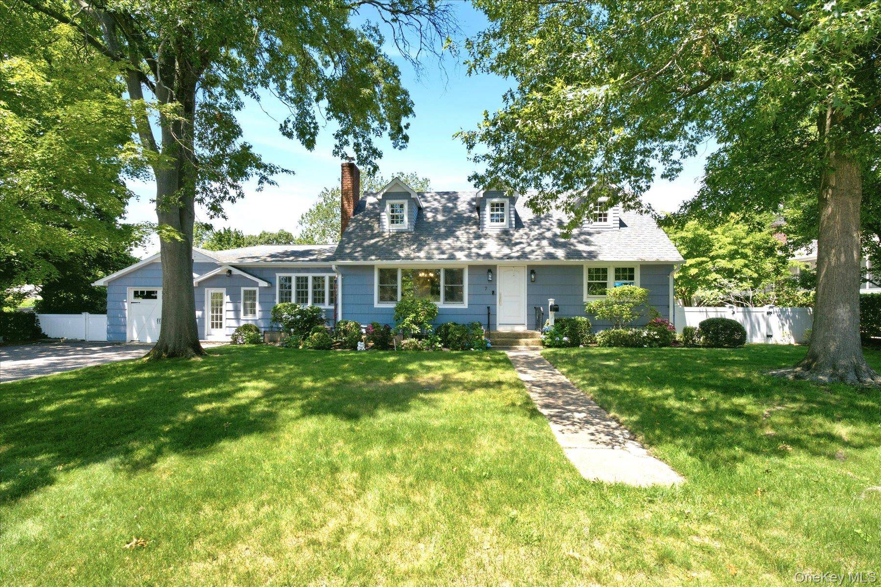 7 Vine ST, Bayville, NY 11709