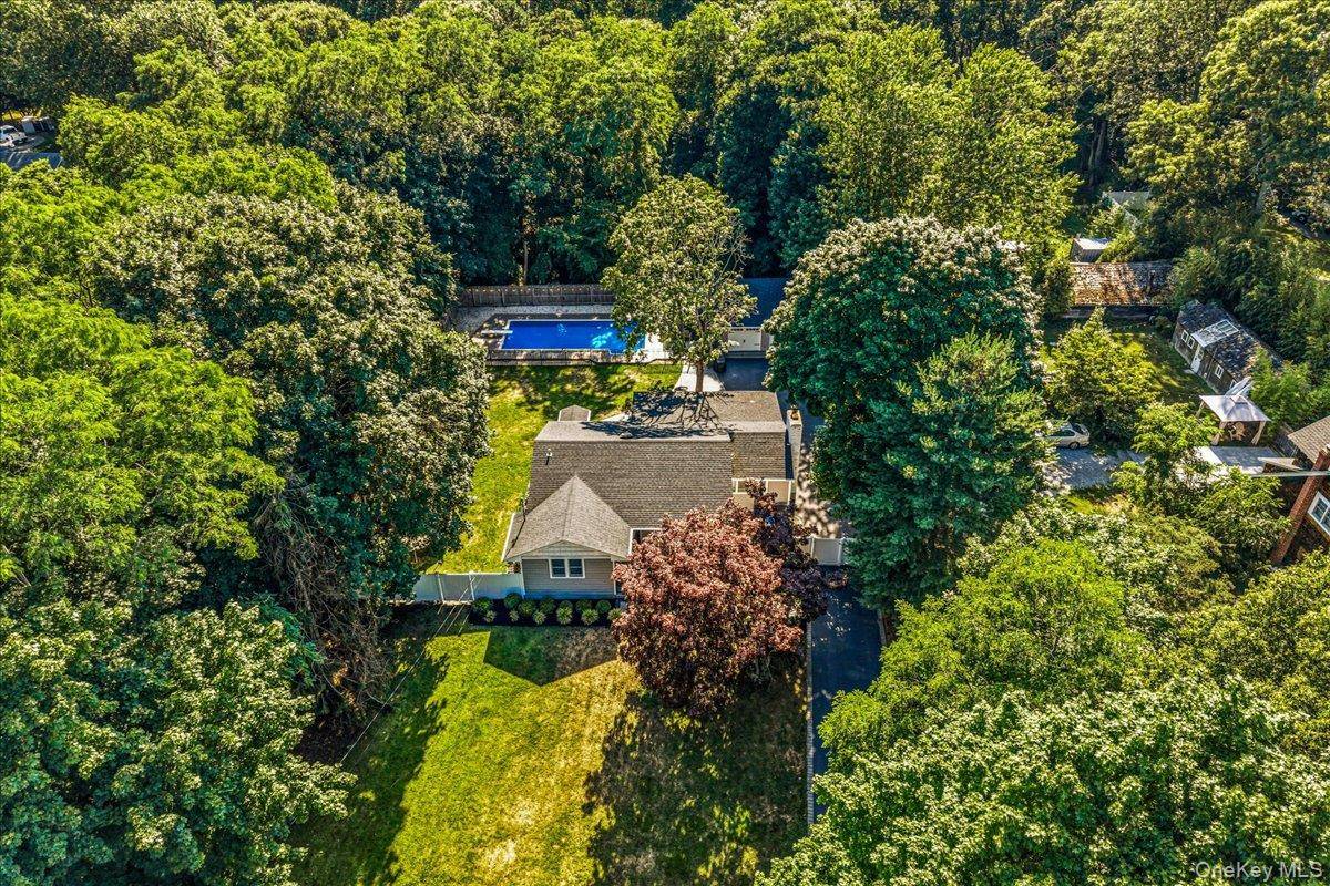 16 Old Stump RD, Brookhaven, NY 11719