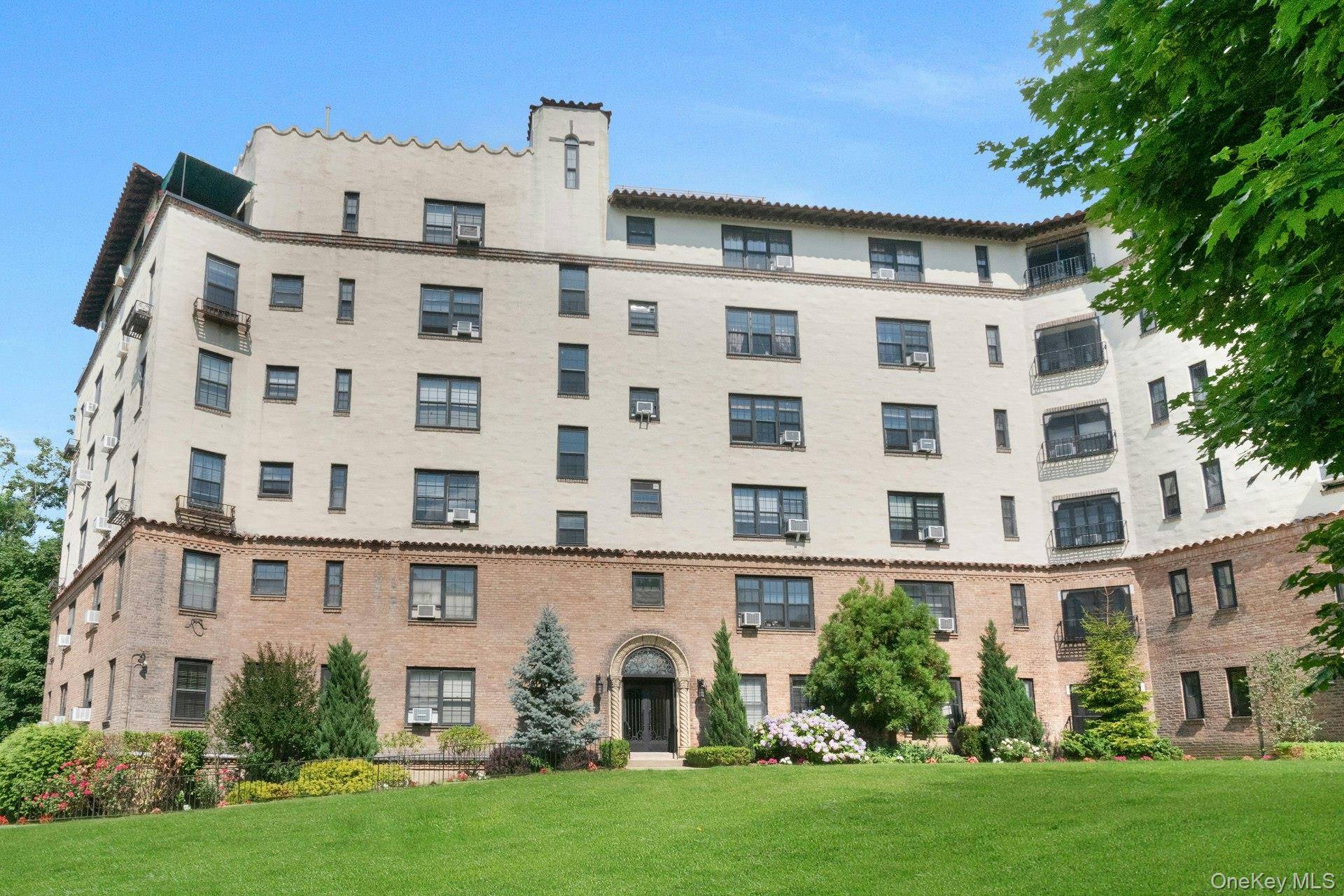 1273 North AVE #Entry 8, Apt 2F, New Rochelle, NY 10804