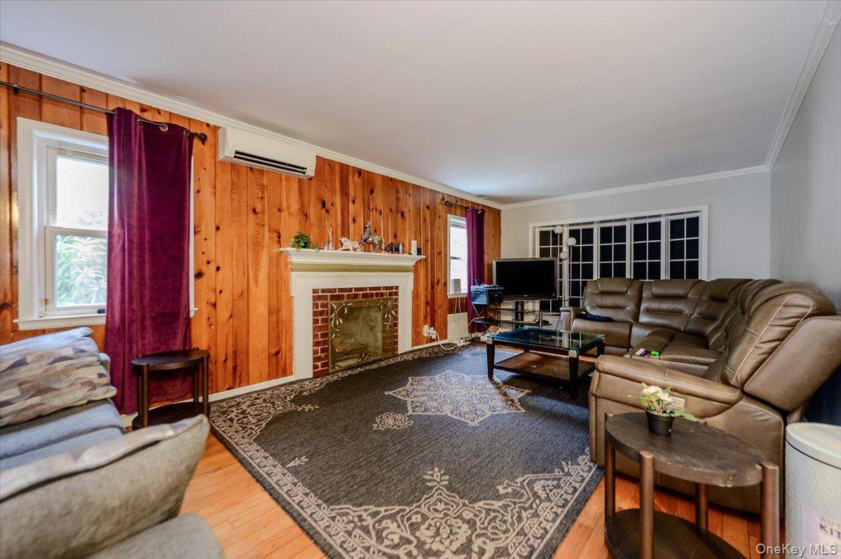 295 Maryland AVE, Freeport, NY 11520