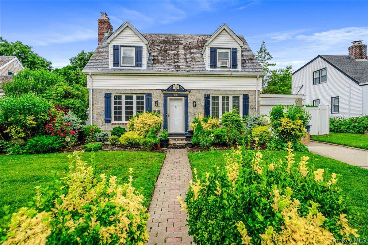 295 Maryland AVE, Freeport, NY 11520