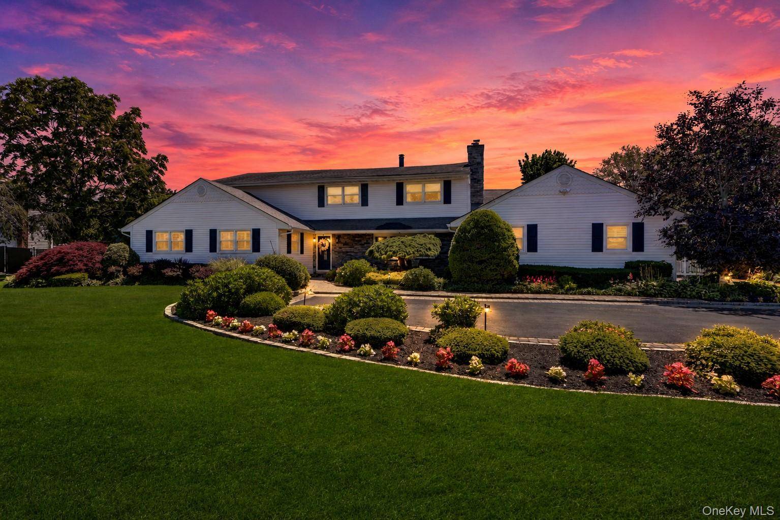257 Shadybrook LN, West Islip, NY 11795
