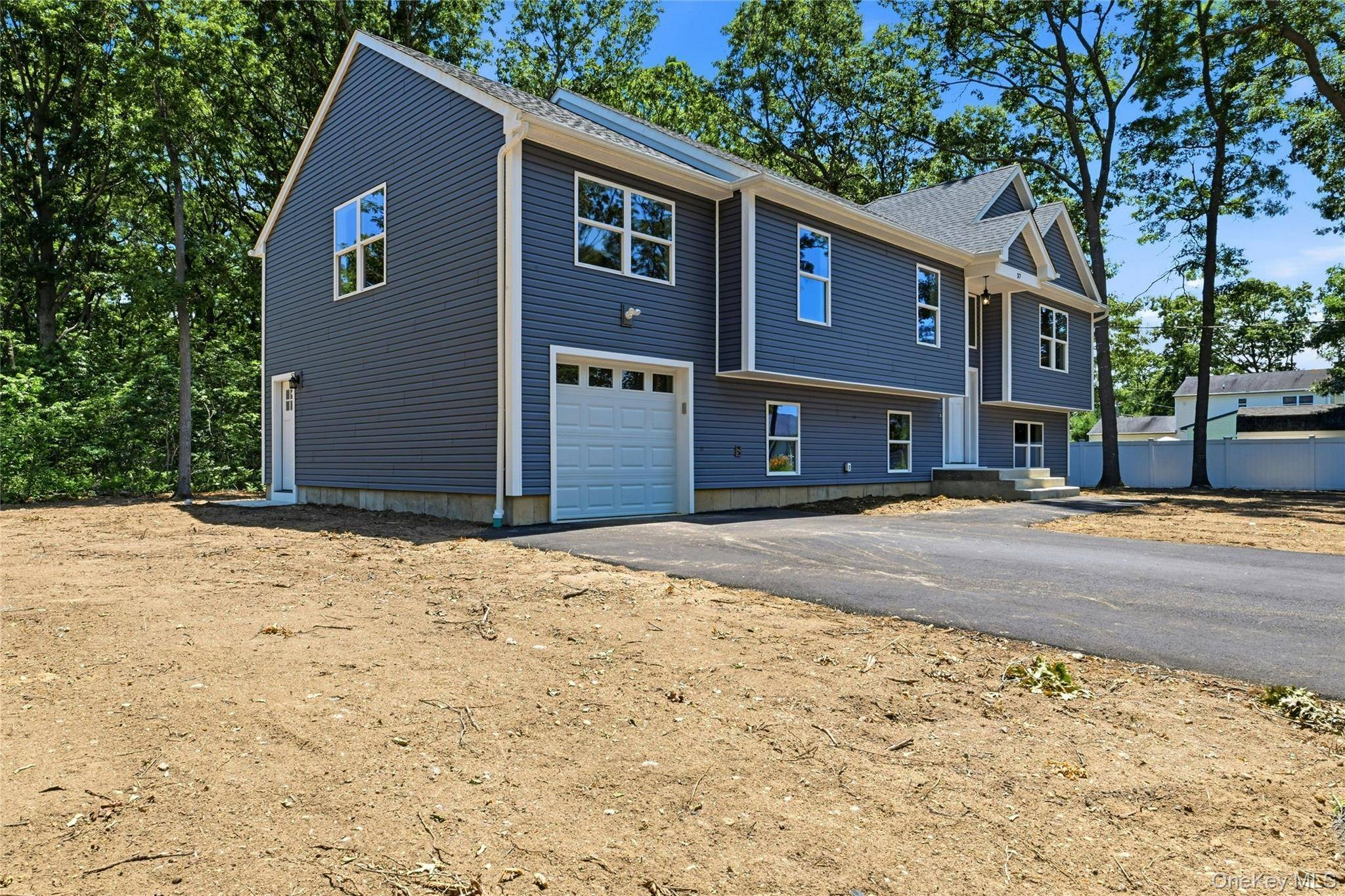 37 2nd ST, Moriches, NY 11955