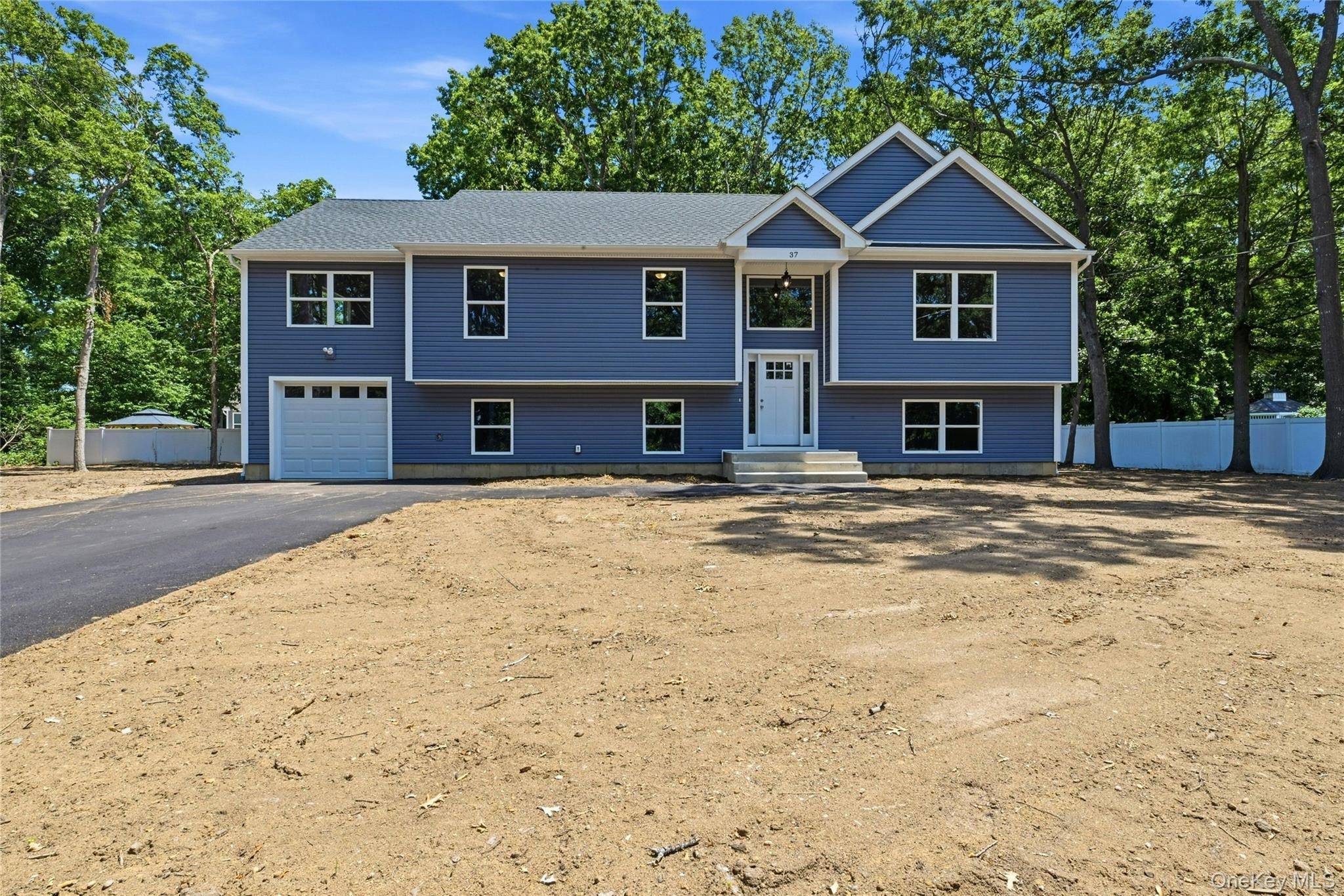 37 2nd ST, Moriches, NY 11955