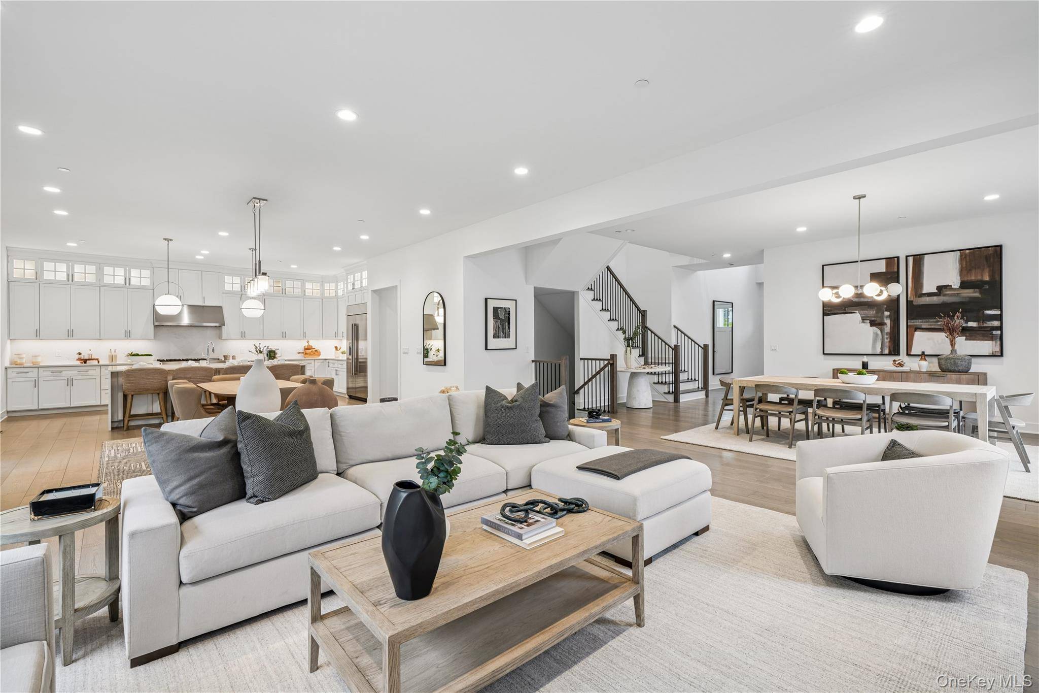 14 Sequoia CIR, Manhasset, NY 11030