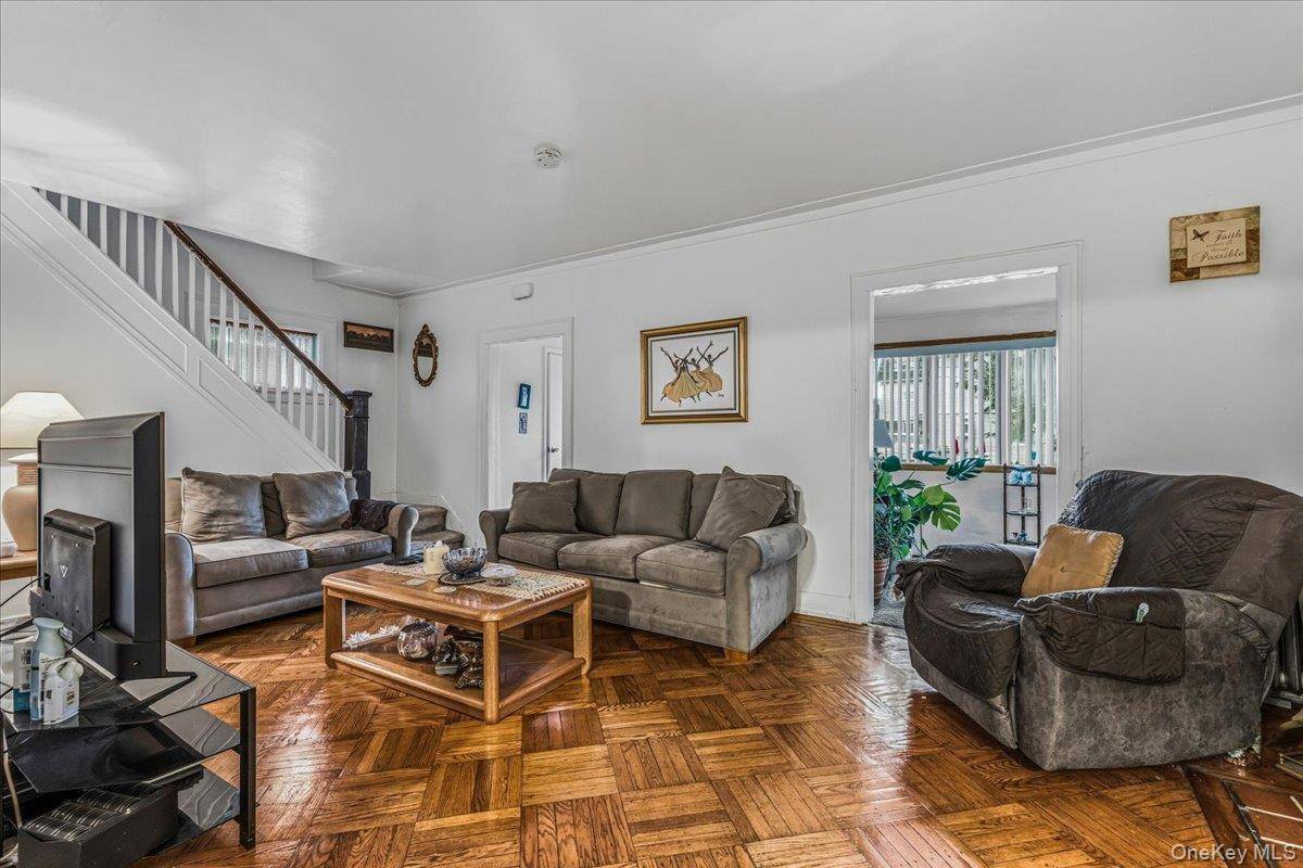 212-16 93rd AVE, Queens Village, NY 11428