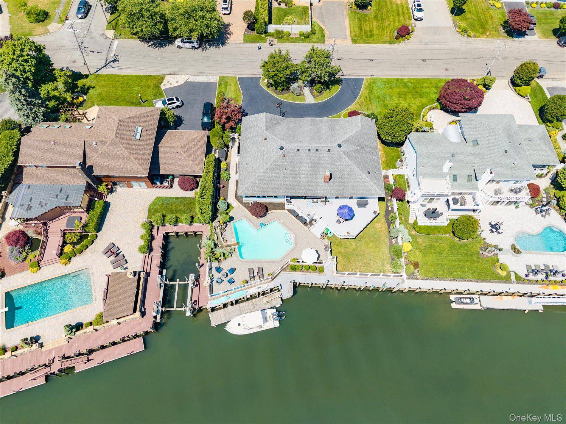 280 Bay DR, Massapequa, NY 11758