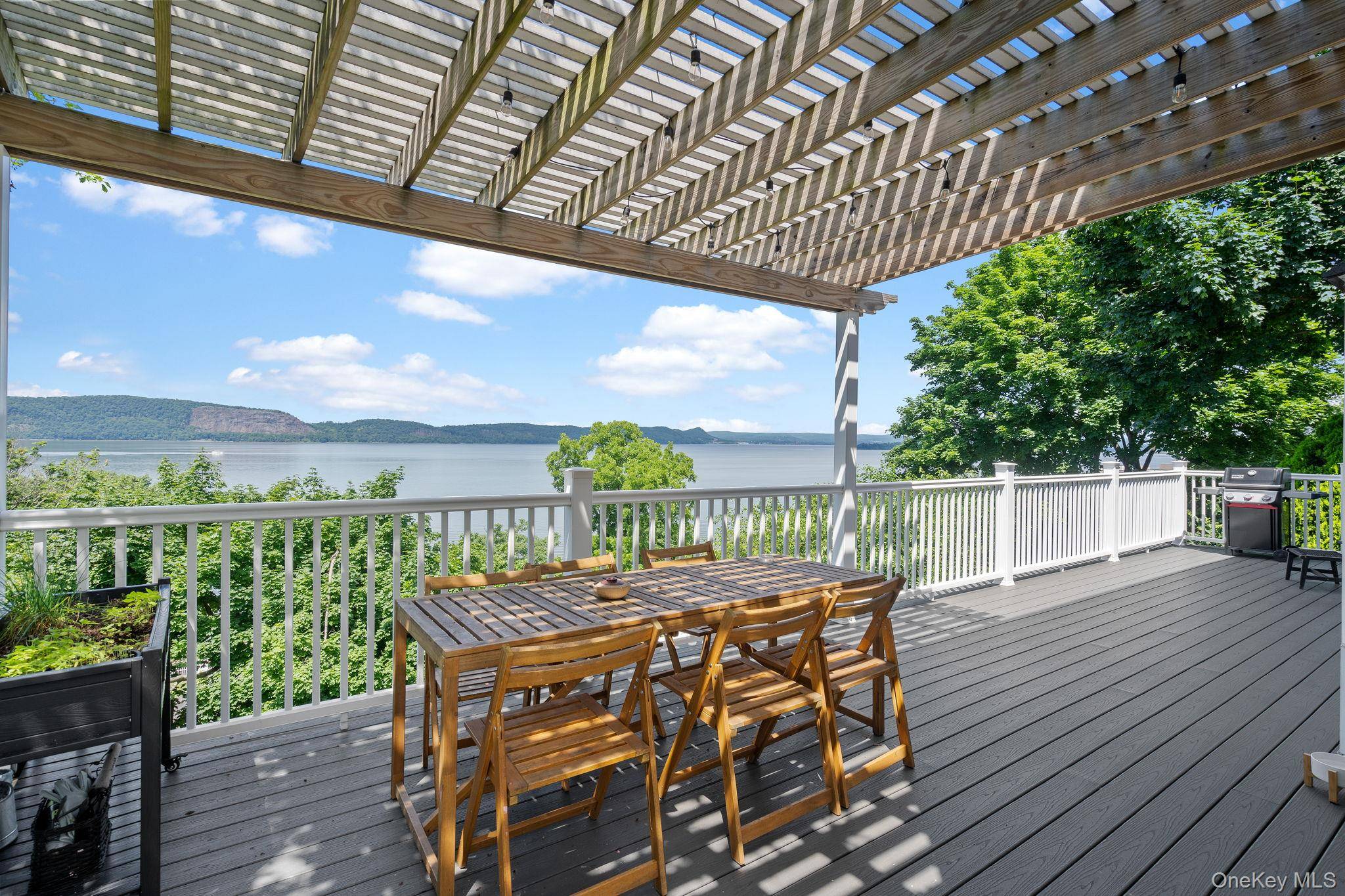 12 Riverview CT, Ossining, NY 10562