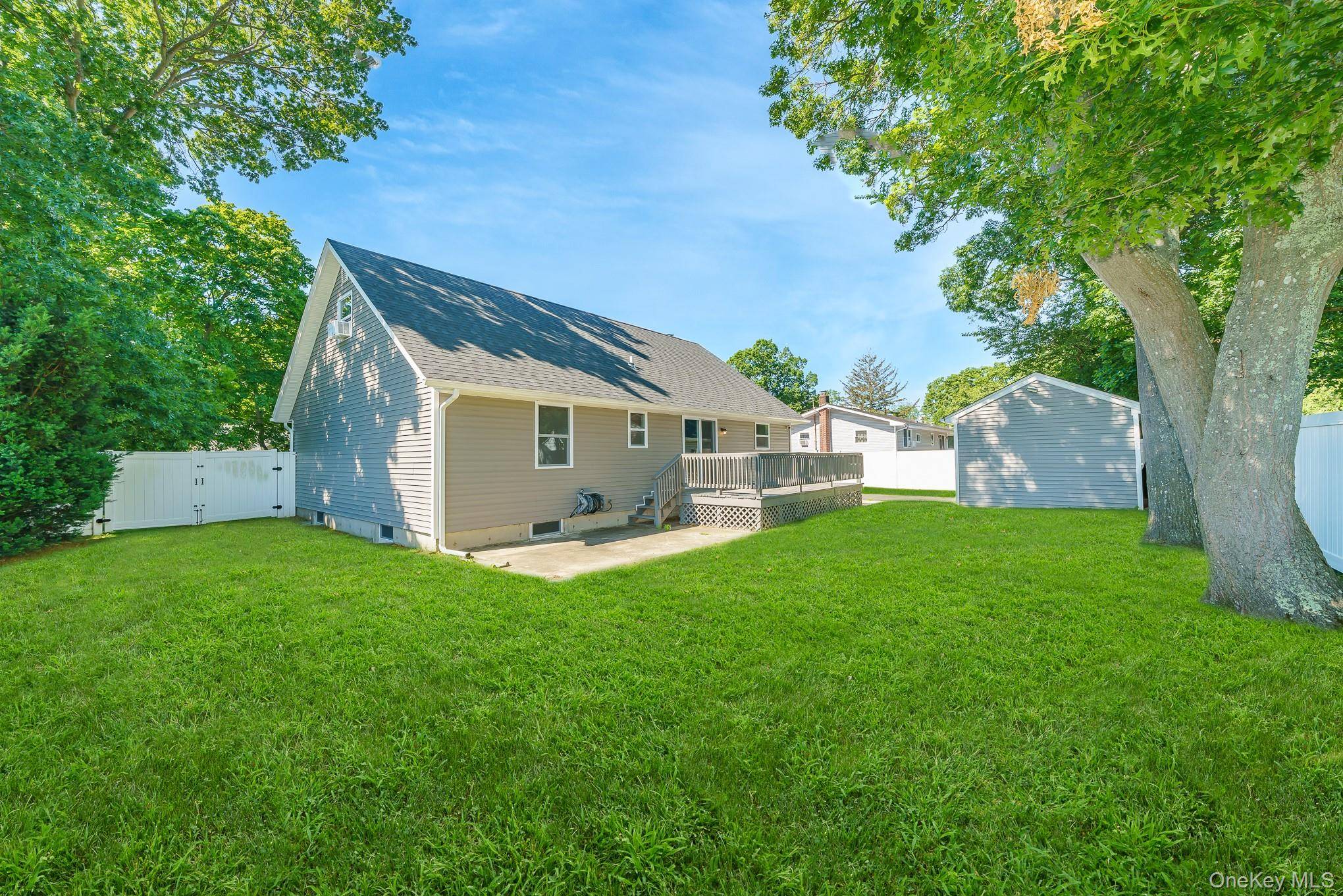 925 Liberty ST, Bohemia, NY 11716