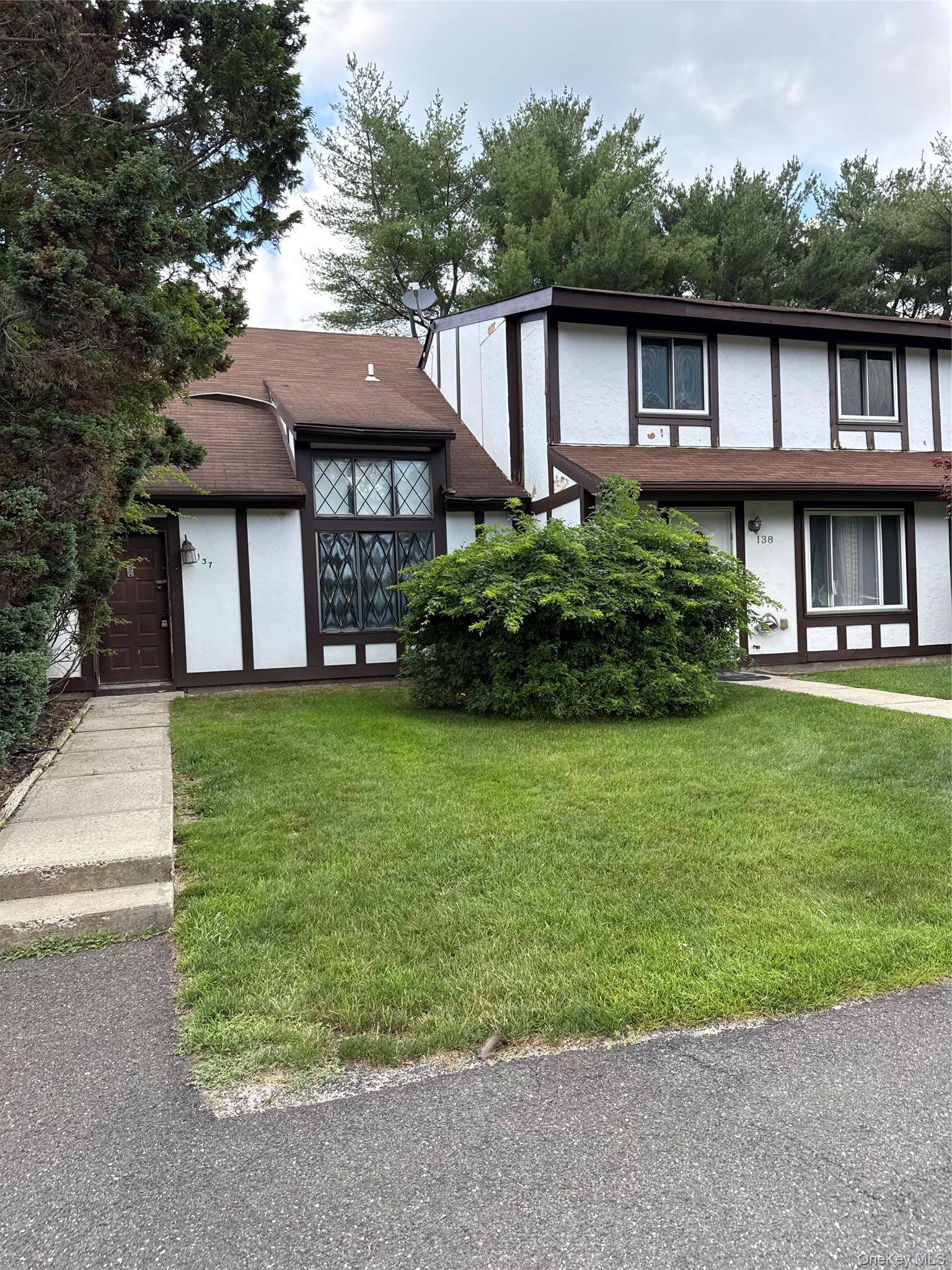 137 Fieldstone CT, Middle Island, NY 11953