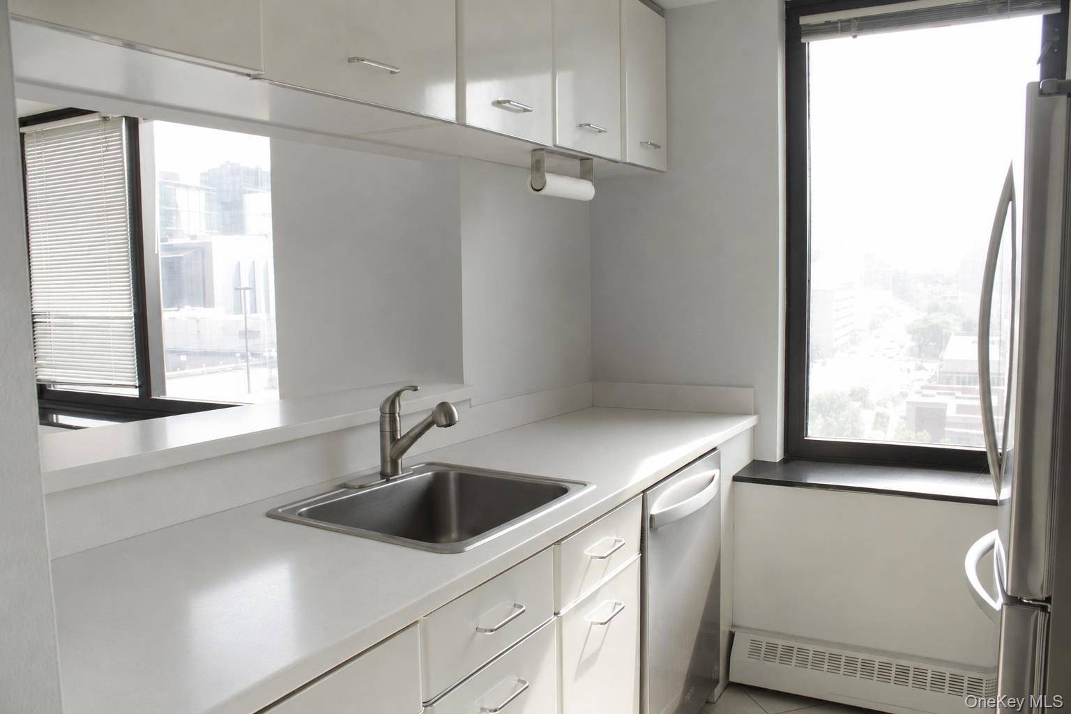 4 Martine AVE #905, White Plains, NY 10606