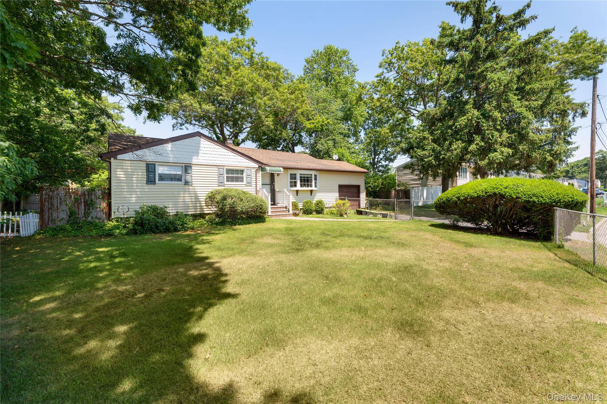 203 Hall ST, Port Jefferson Station, NY 11776