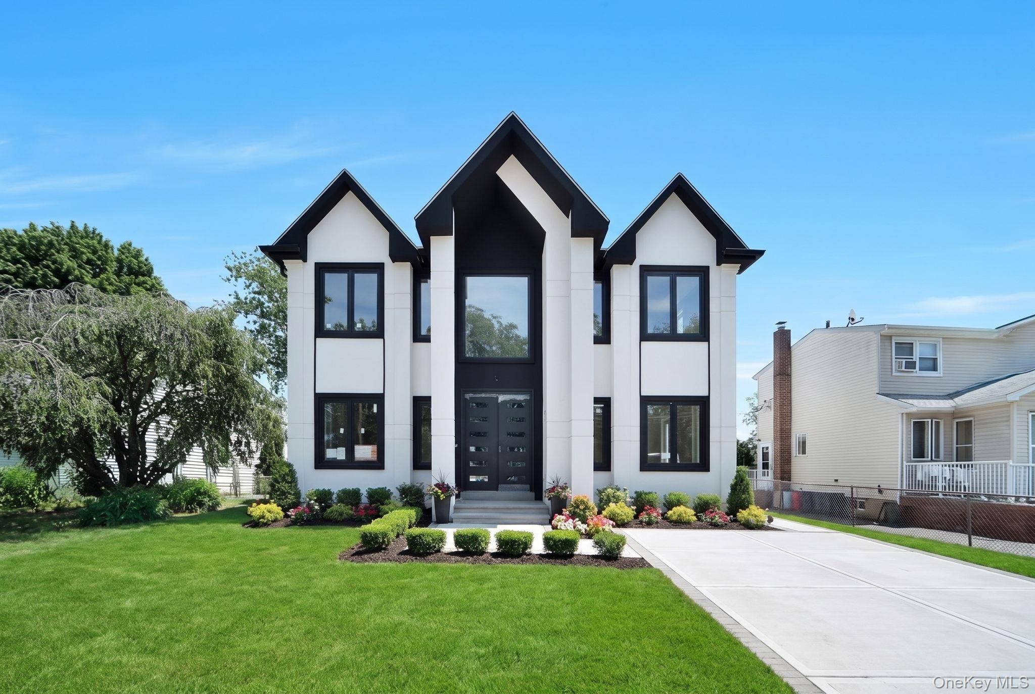 748 Carman AVE, Westbury, NY 11590