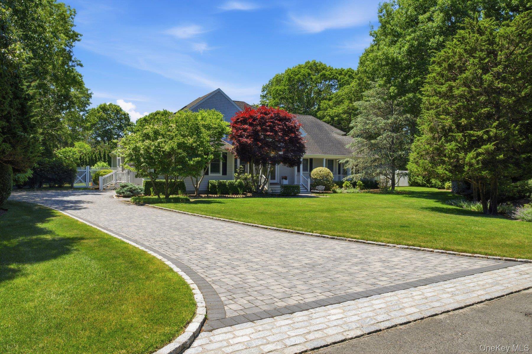 19 Cedarfield LN, Westhampton, NY 11977