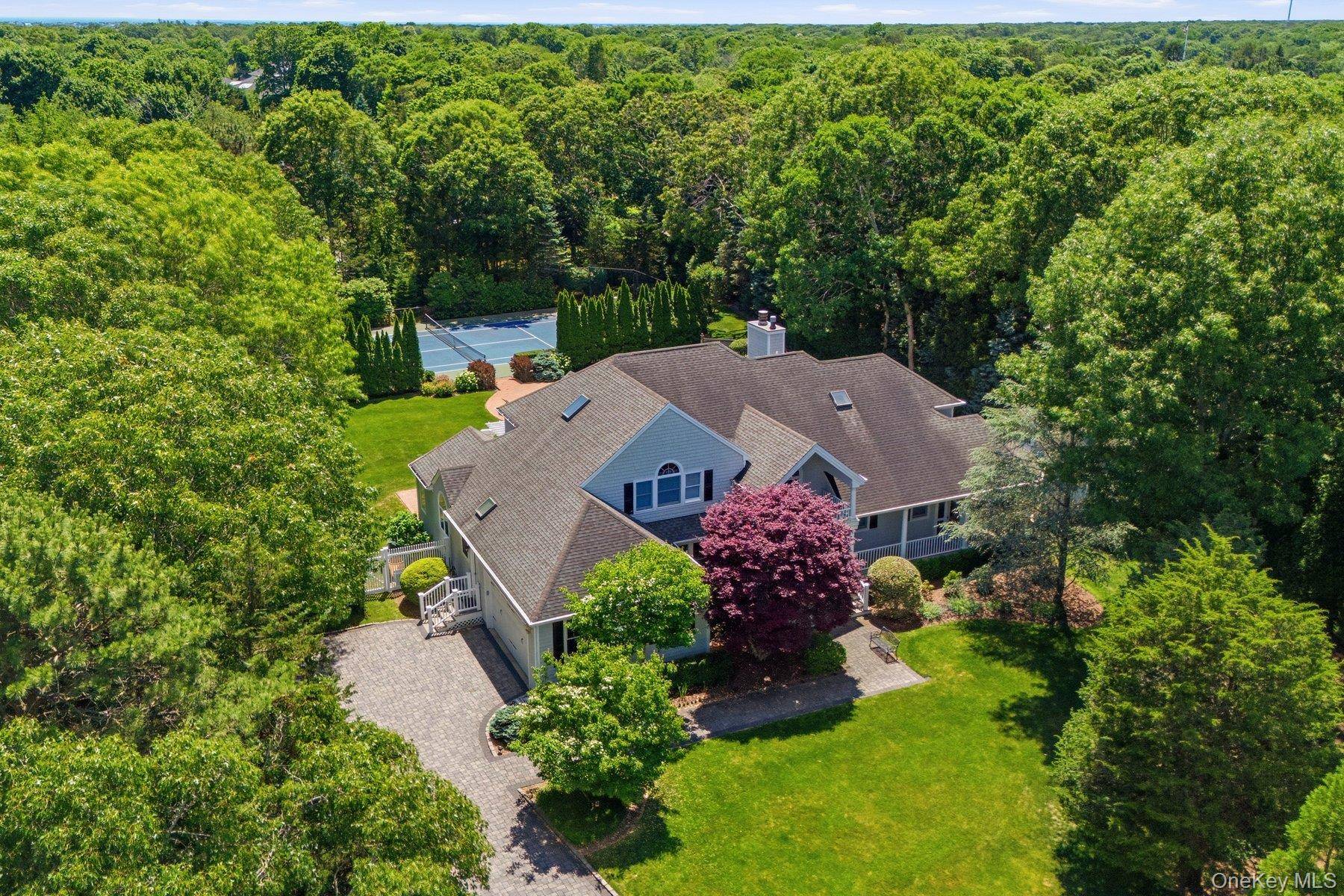 19 Cedarfield LN, Westhampton, NY 11977