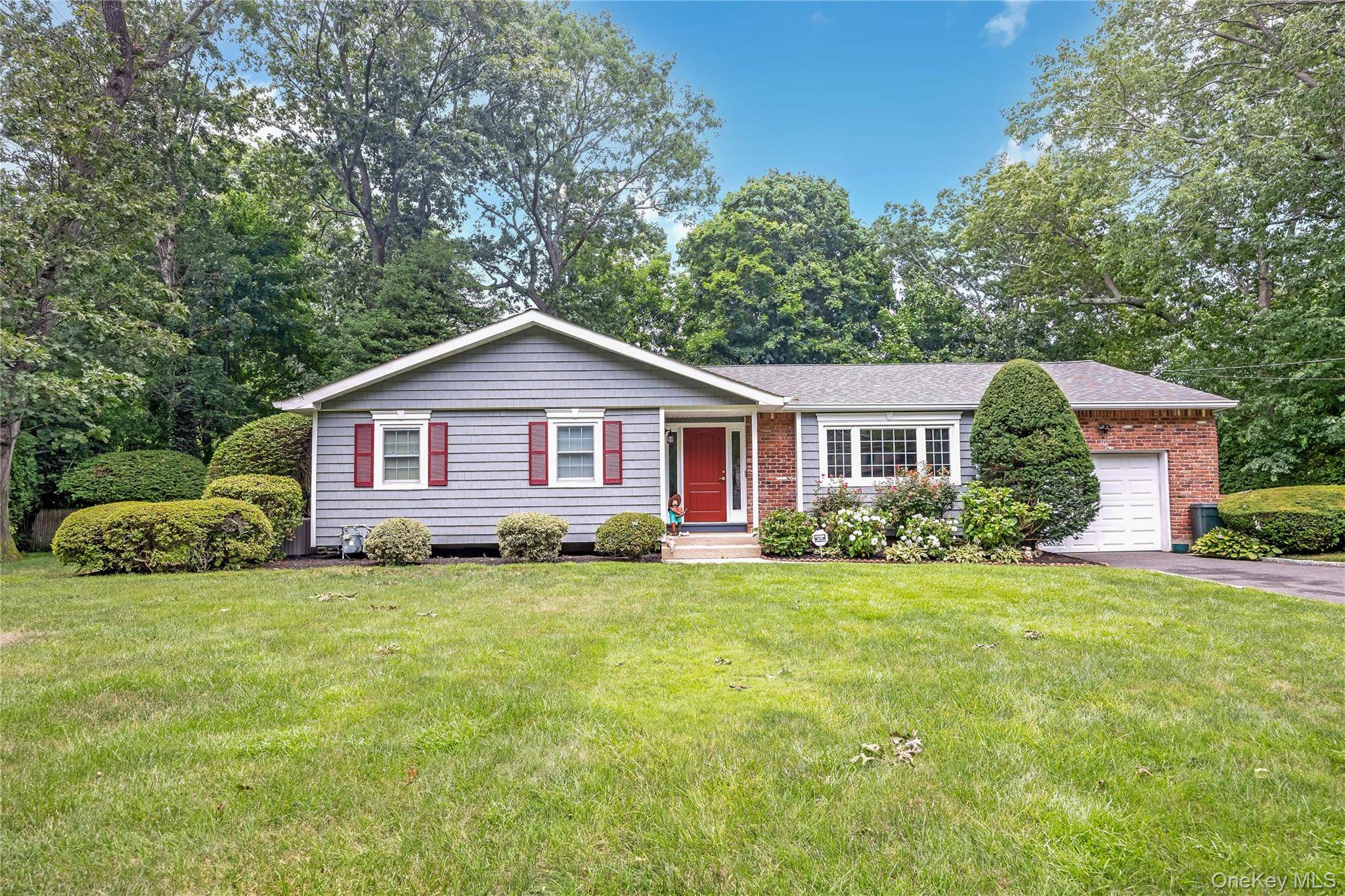 10 Udell WAY, East Northport, NY 11731