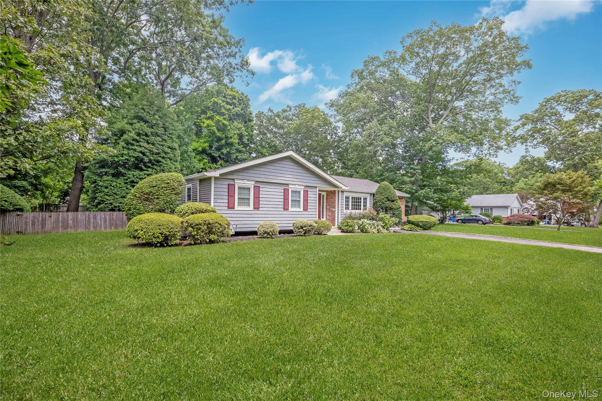 10 Udell WAY, East Northport, NY 11731
