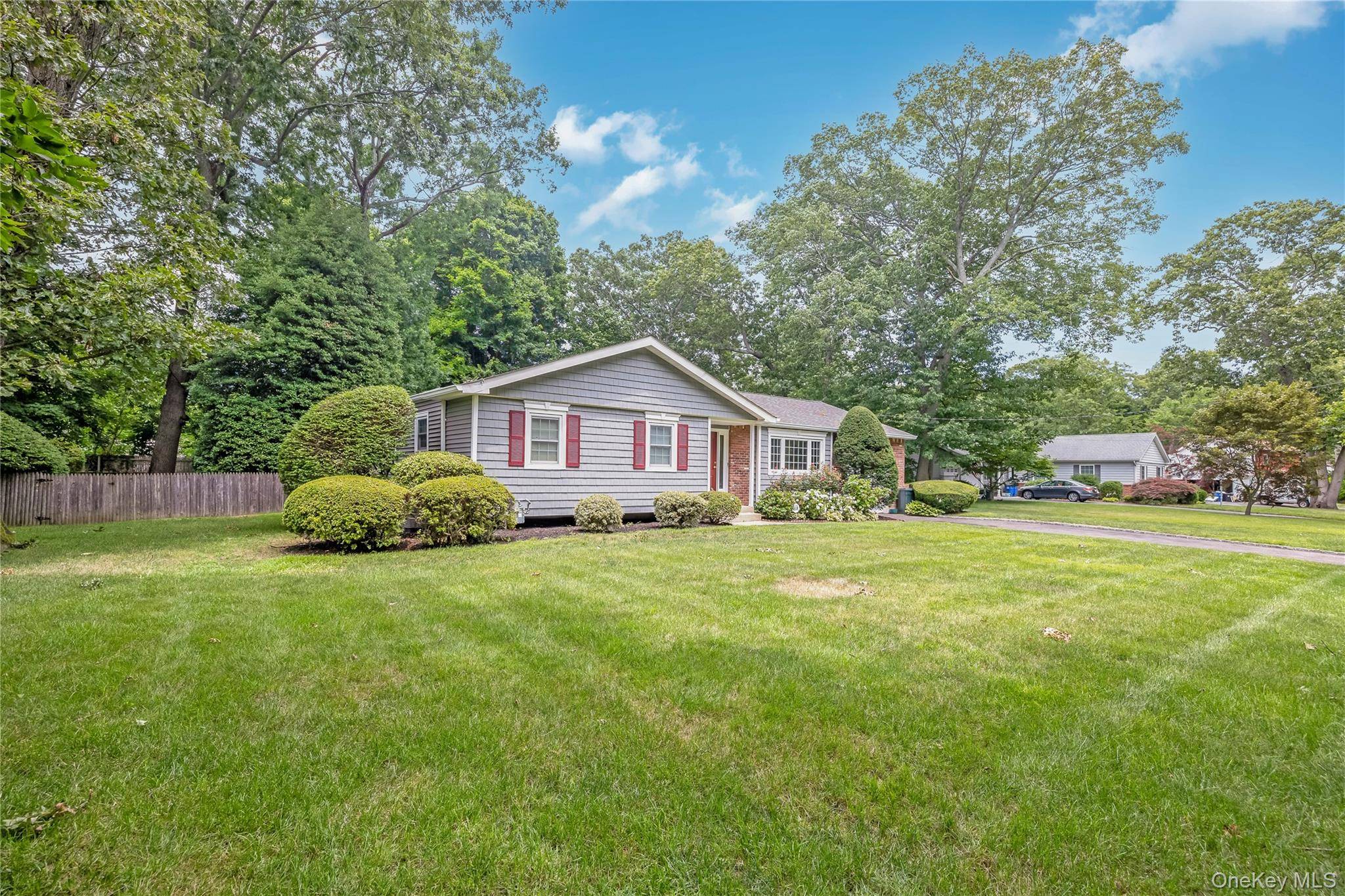 10 Udell WAY, East Northport, NY 11731