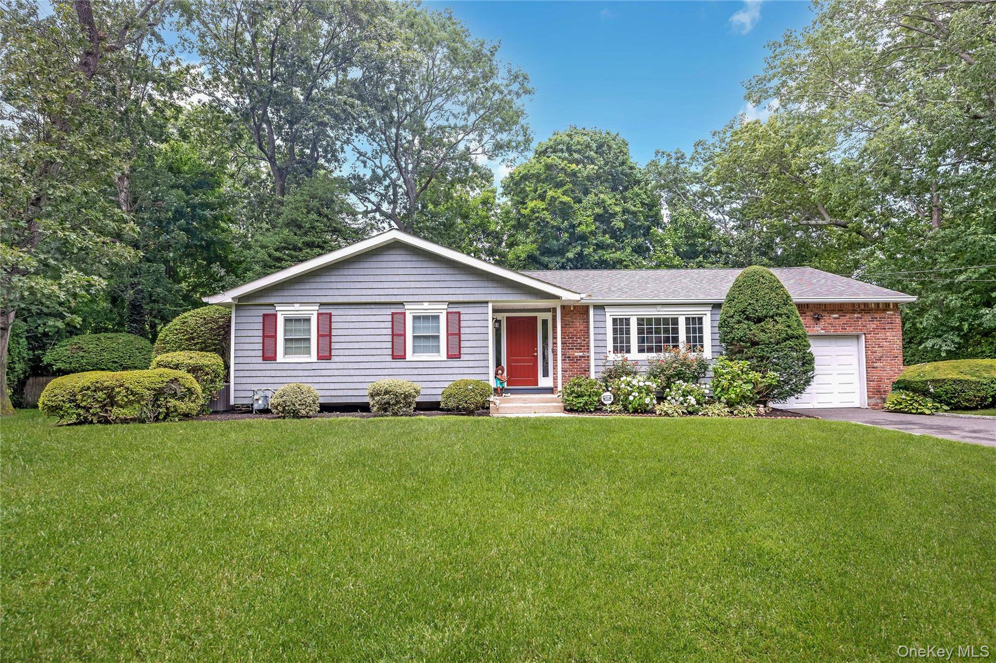 10 Udell WAY, East Northport, NY 11731