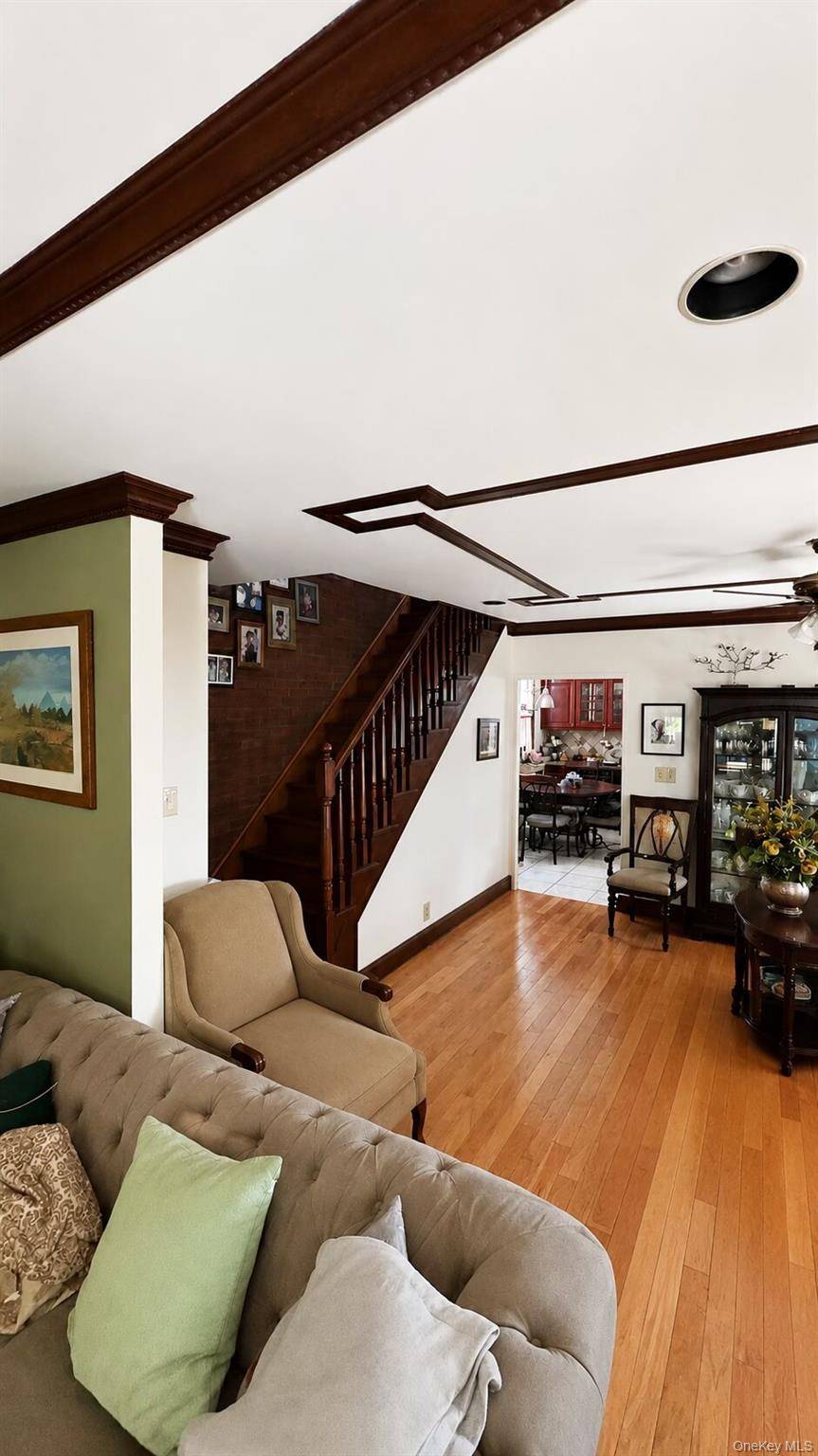 172-39 83rd AVE, Jamaica Hills, NY 11432