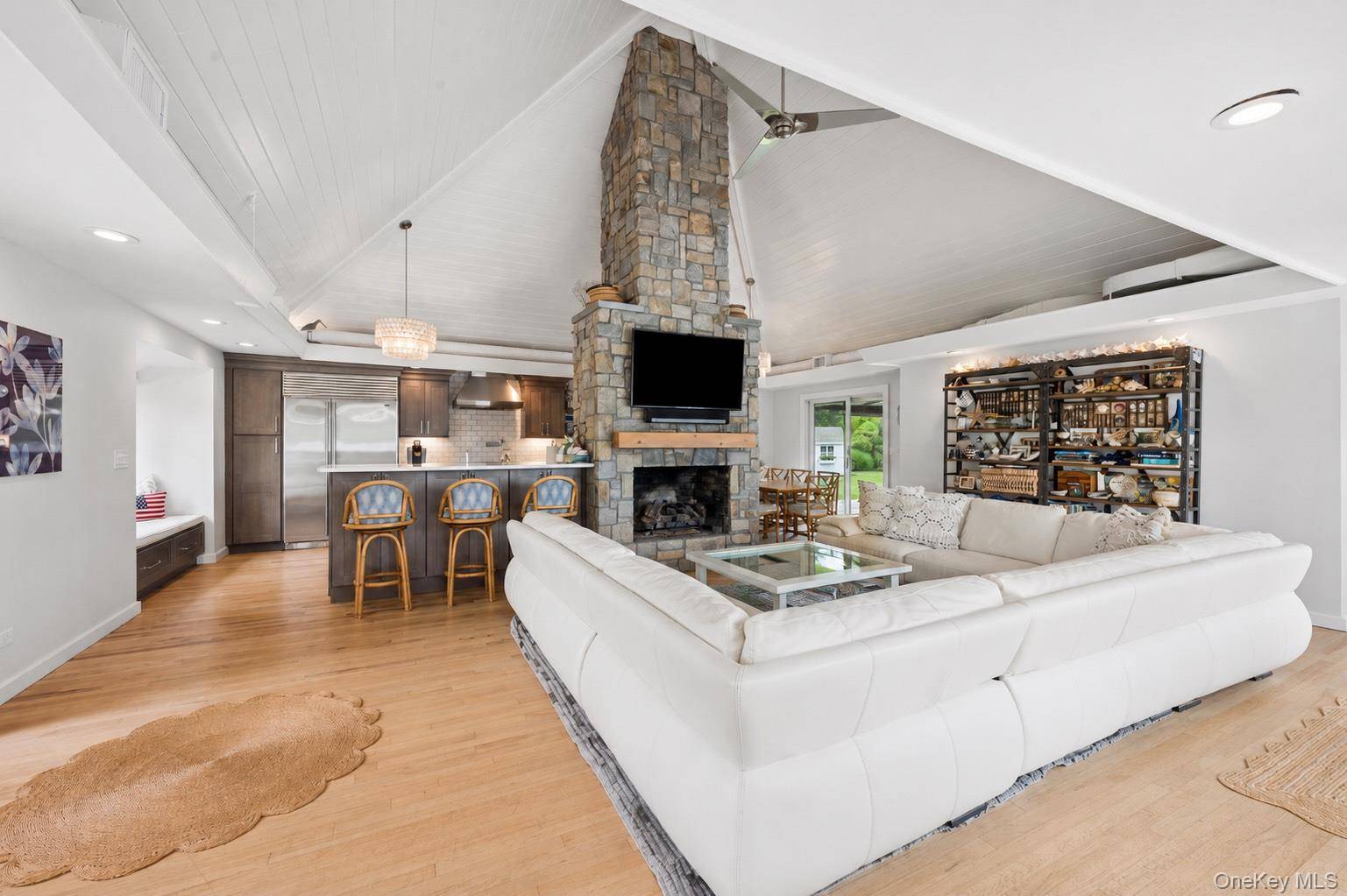 12 Ogden LN, Quogue, NY 11959