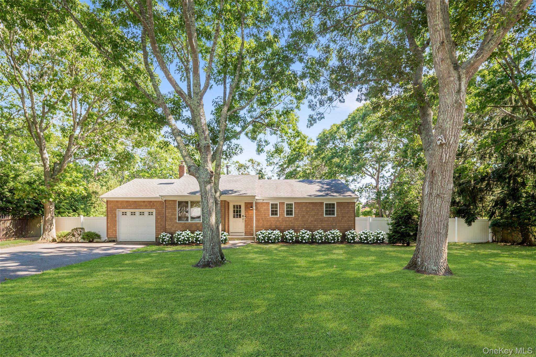 18 Lovell RD, Hampton Bays, NY 11946