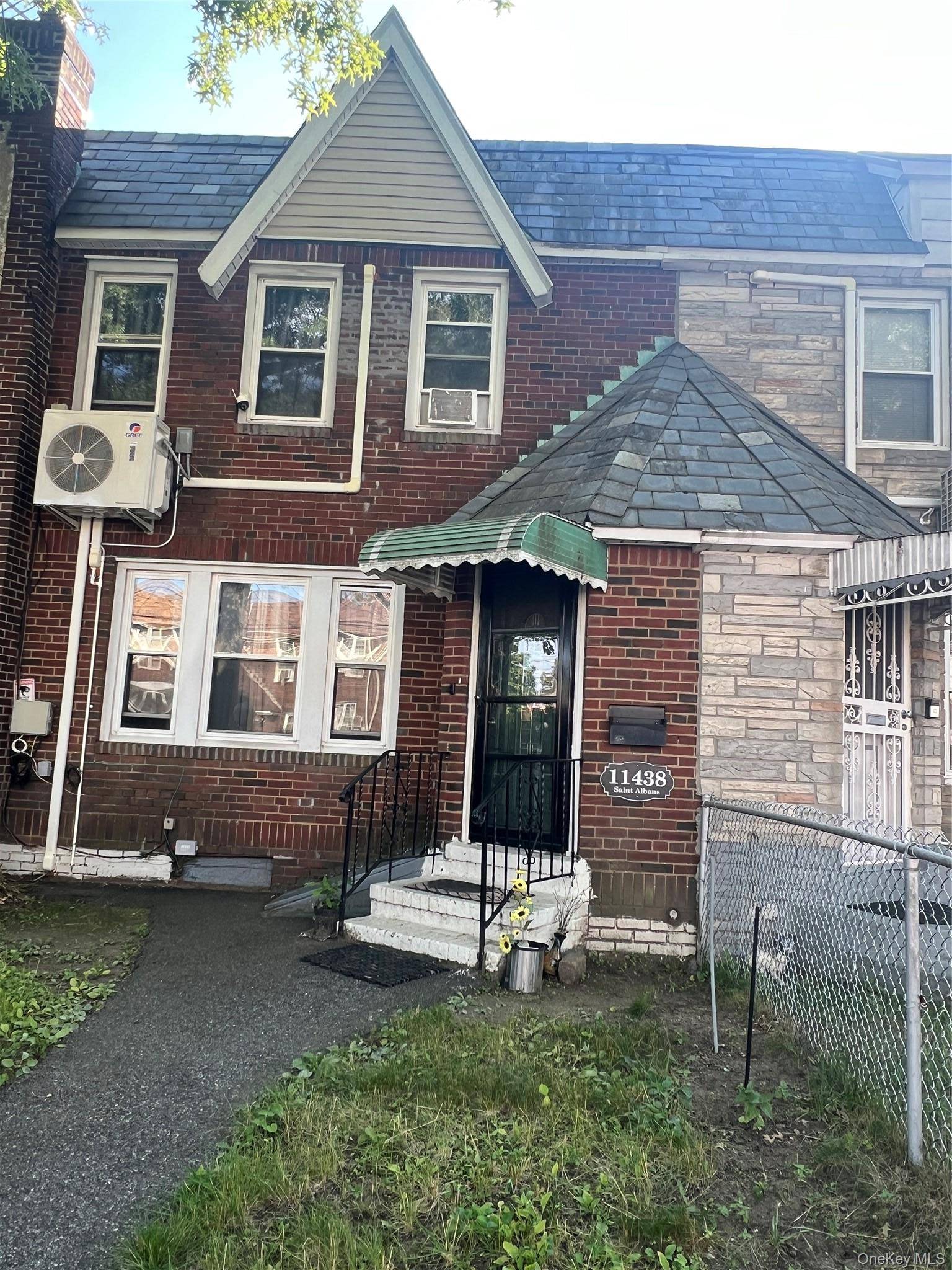 11438 198th ST, Saint Albans, NY 11412
