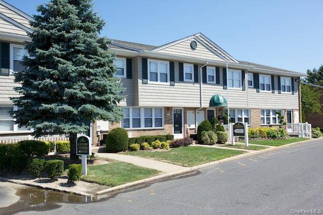 1355 Roanoke AVE #1RF, Riverhead, NY 11901