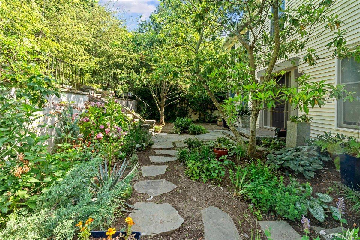 349 Warburton AVE, Hastings-on-hudson, NY 10706