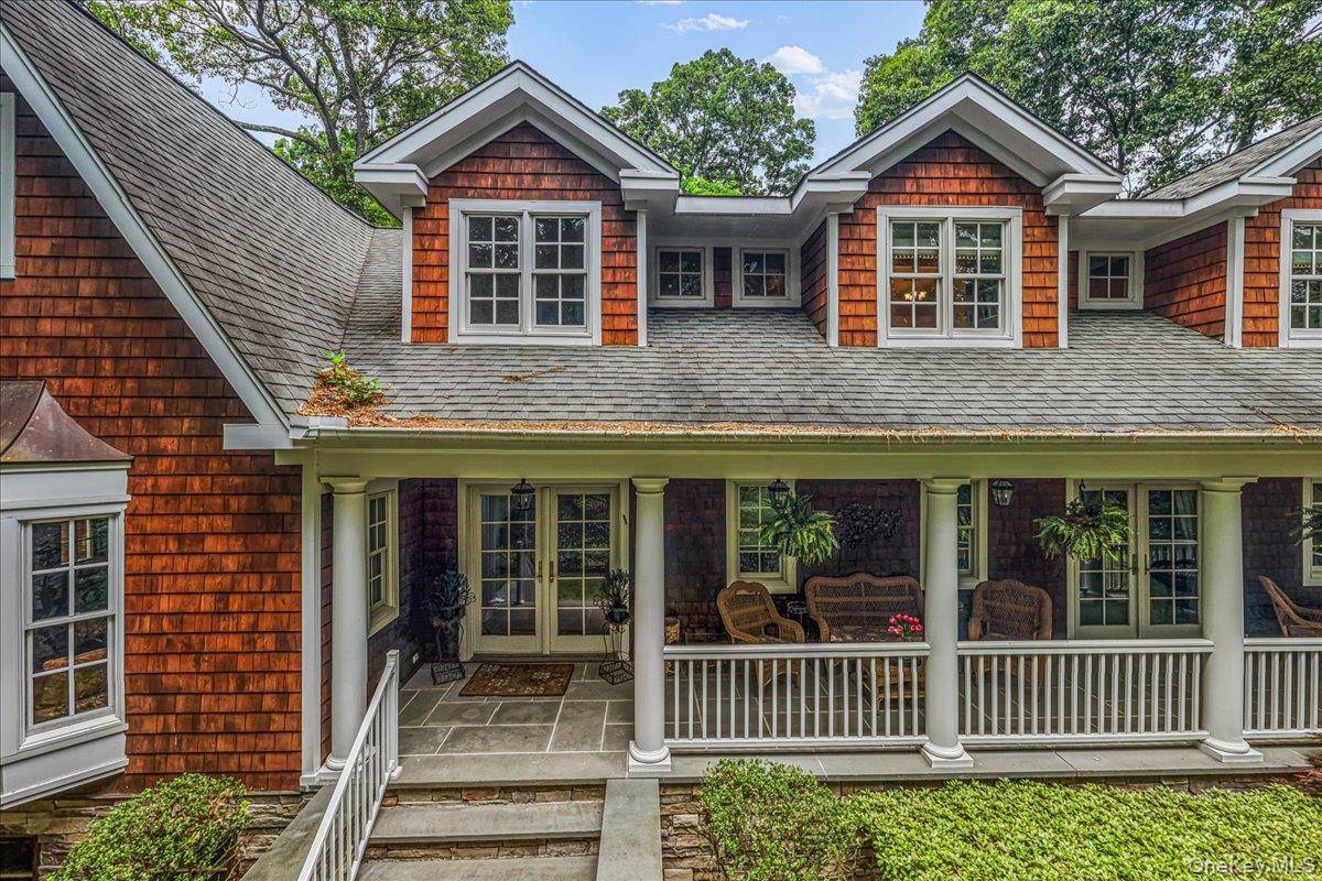 39 Cherry LN, Syosset, NY 11791