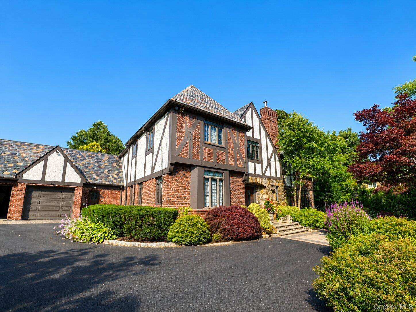 76 Wood LN, Woodsburgh, NY 11598