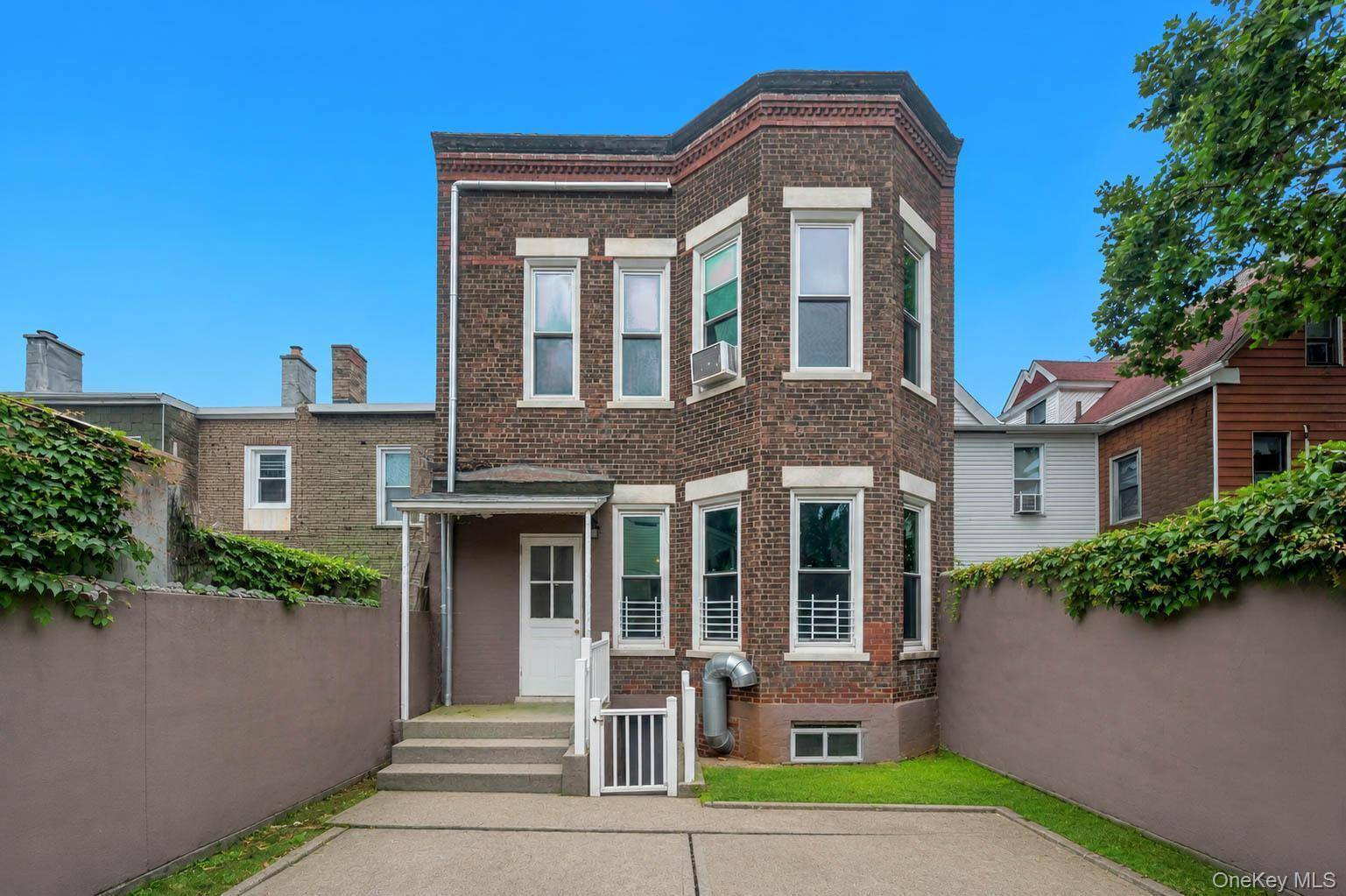 330 E 198th ST, Bronx, NY 10458