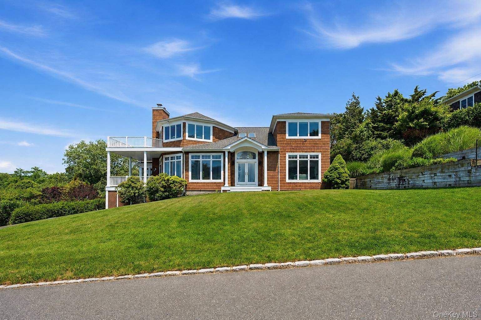 17 Oceanview DR, Southampton, NY 11968