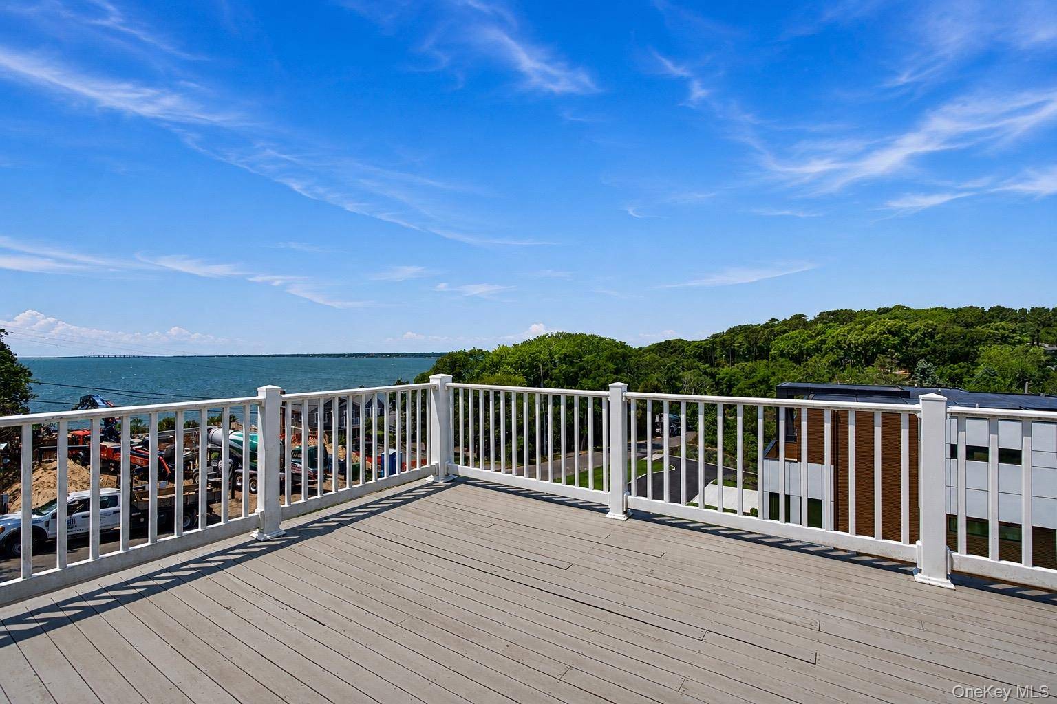 17 Oceanview DR, Southampton, NY 11968
