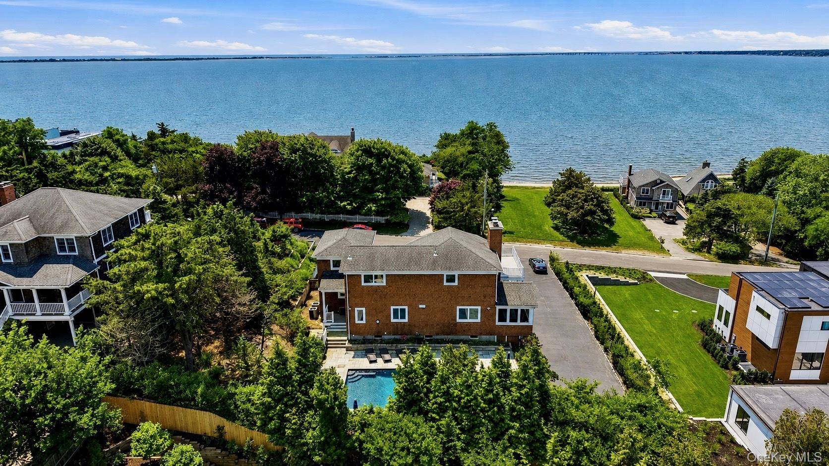 17 Oceanview DR, Southampton, NY 11968