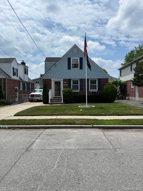 655 2nd PL, Garden City, NY 11530