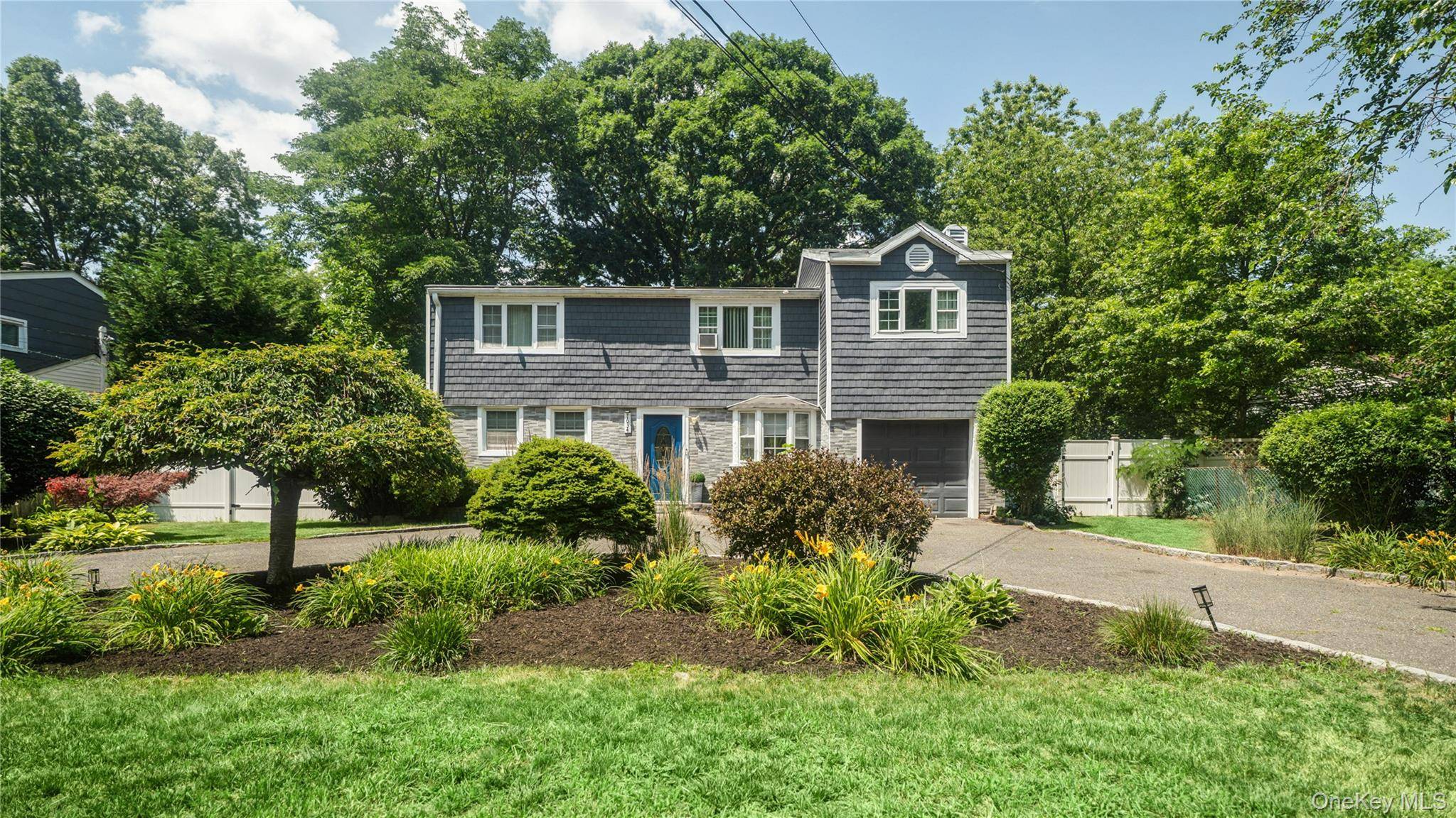 1634 N Gardiner DR, Bay Shore, NY 11706