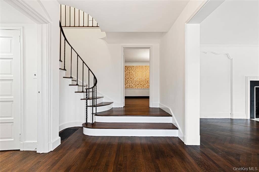 6 Fox Meadow RD, Scarsdale, NY 10583