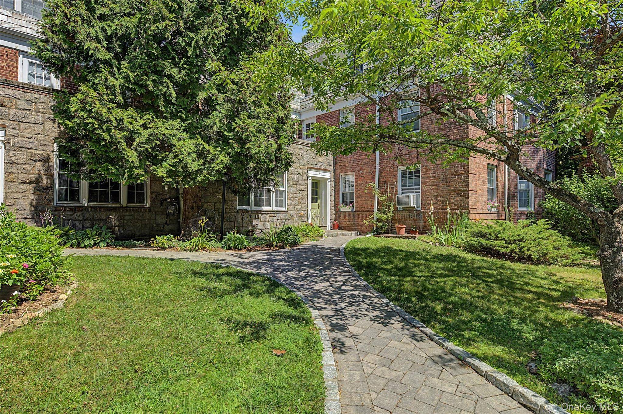 104 Pinewood Rd #3C, Hartsdale, NY 10530