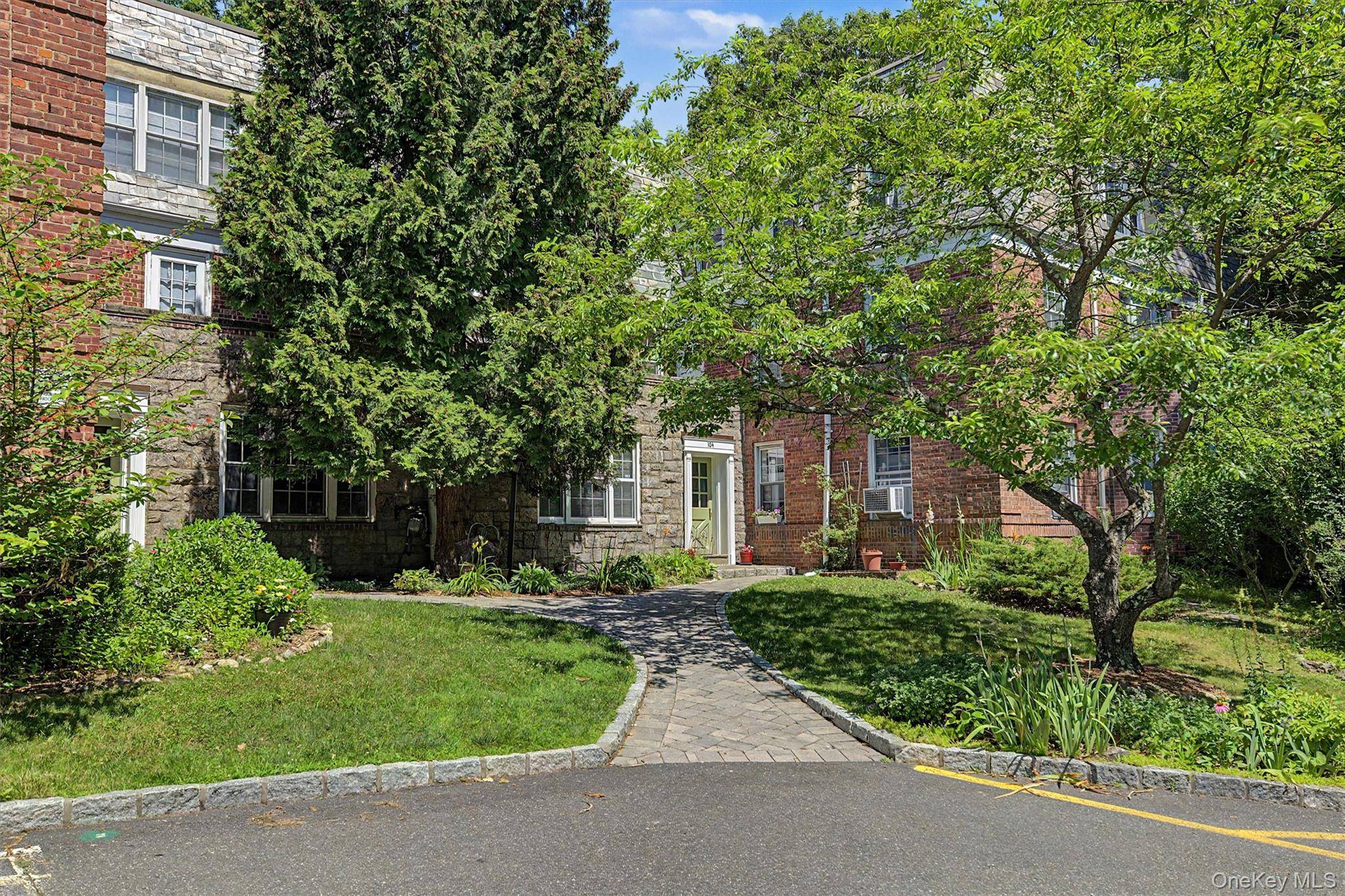 104 Pinewood Rd #3C, Hartsdale, NY 10530