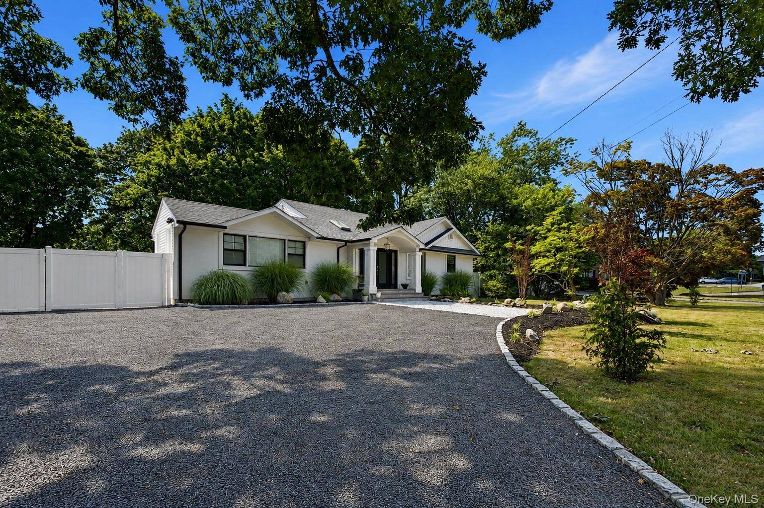 566 Locust AVE, Oakdale, NY 11769