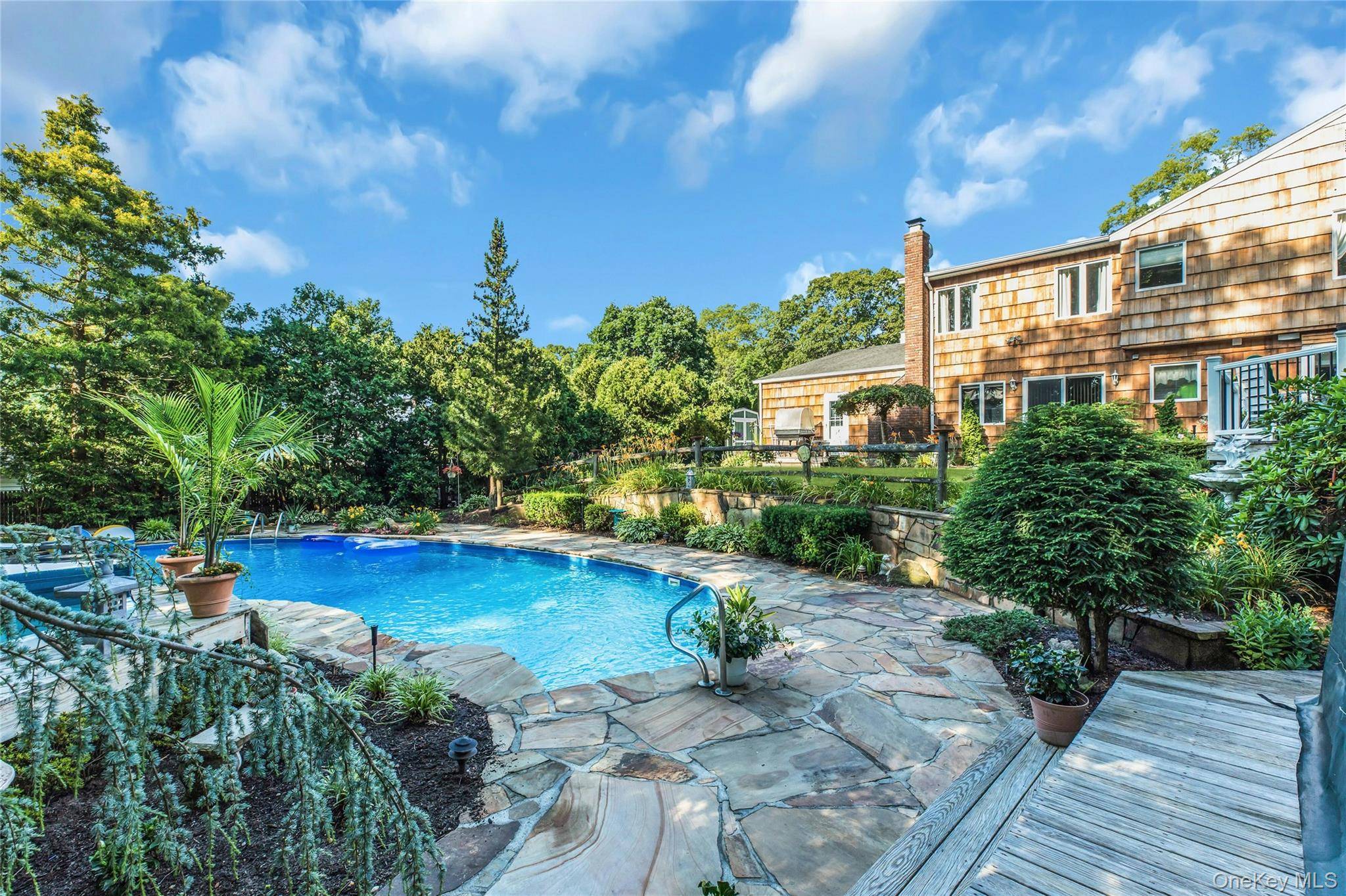 133 Main AVE, Lake Grove, NY 11755