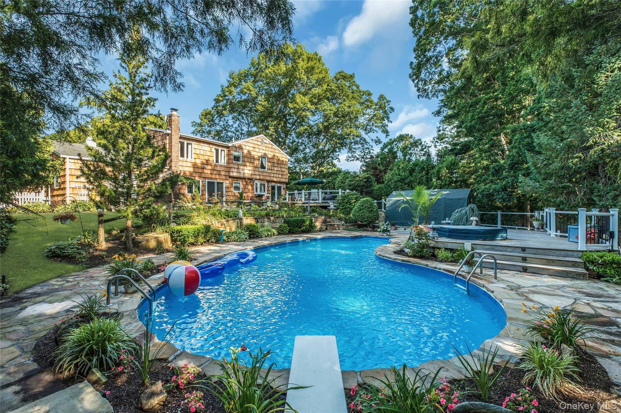 133 Main AVE, Lake Grove, NY 11755