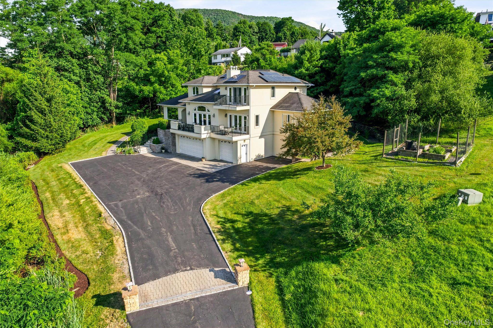2 Half Moon RDG, Cornwall On Hudson, NY 12520