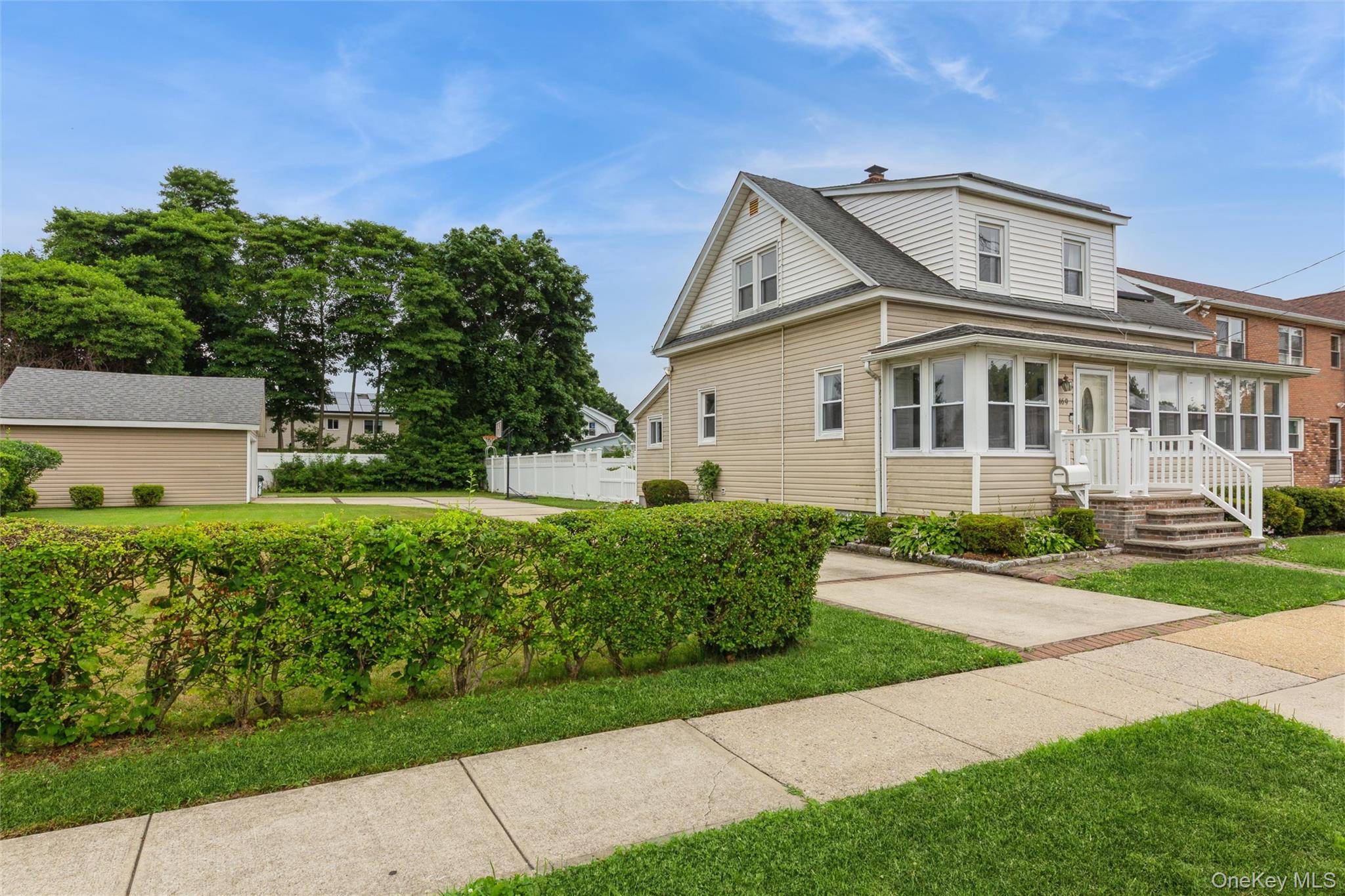 469 Chester ST, Uniondale, NY 11553