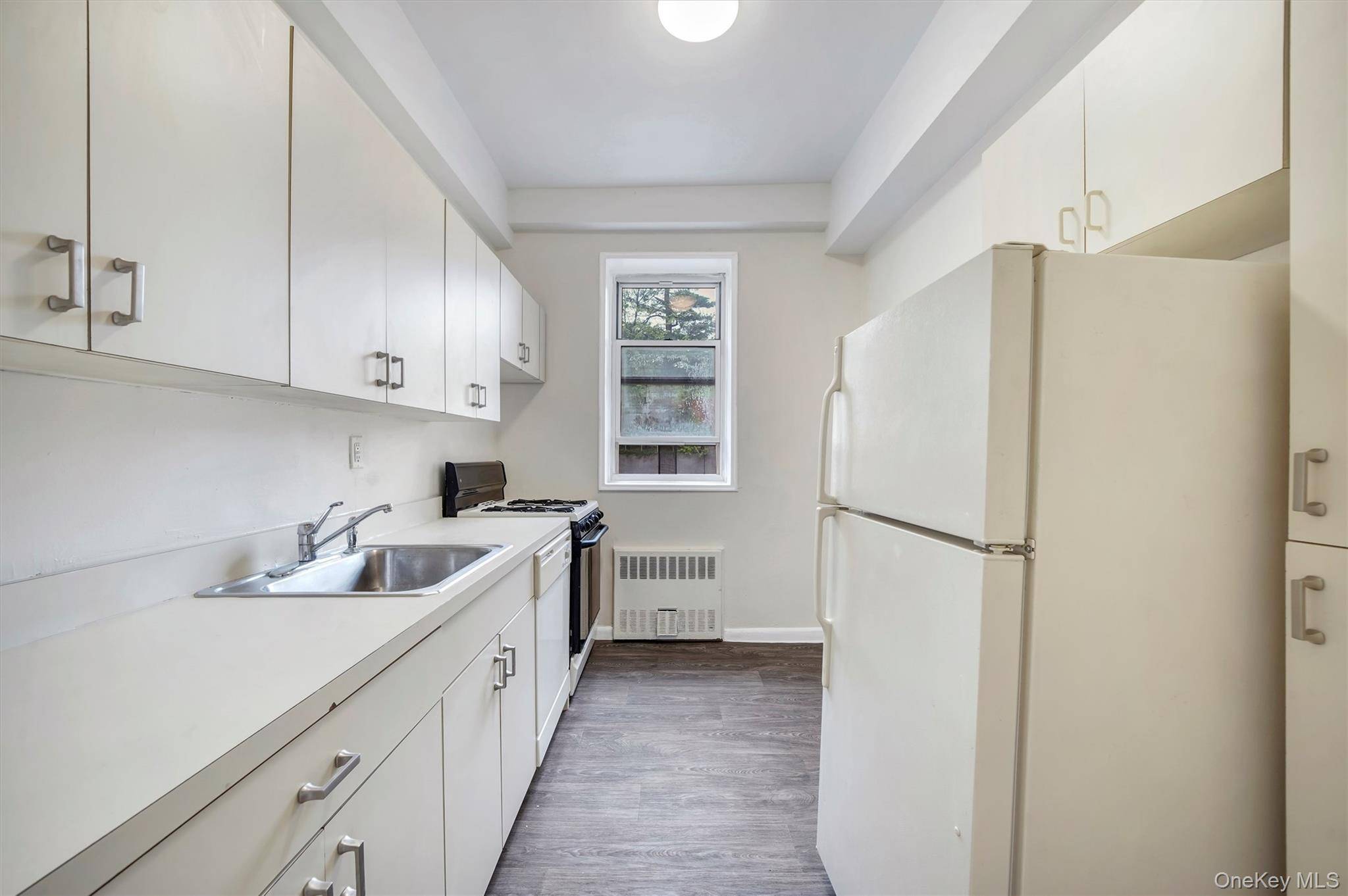 4 Sadore LN #1-O, Yonkers, NY 10710